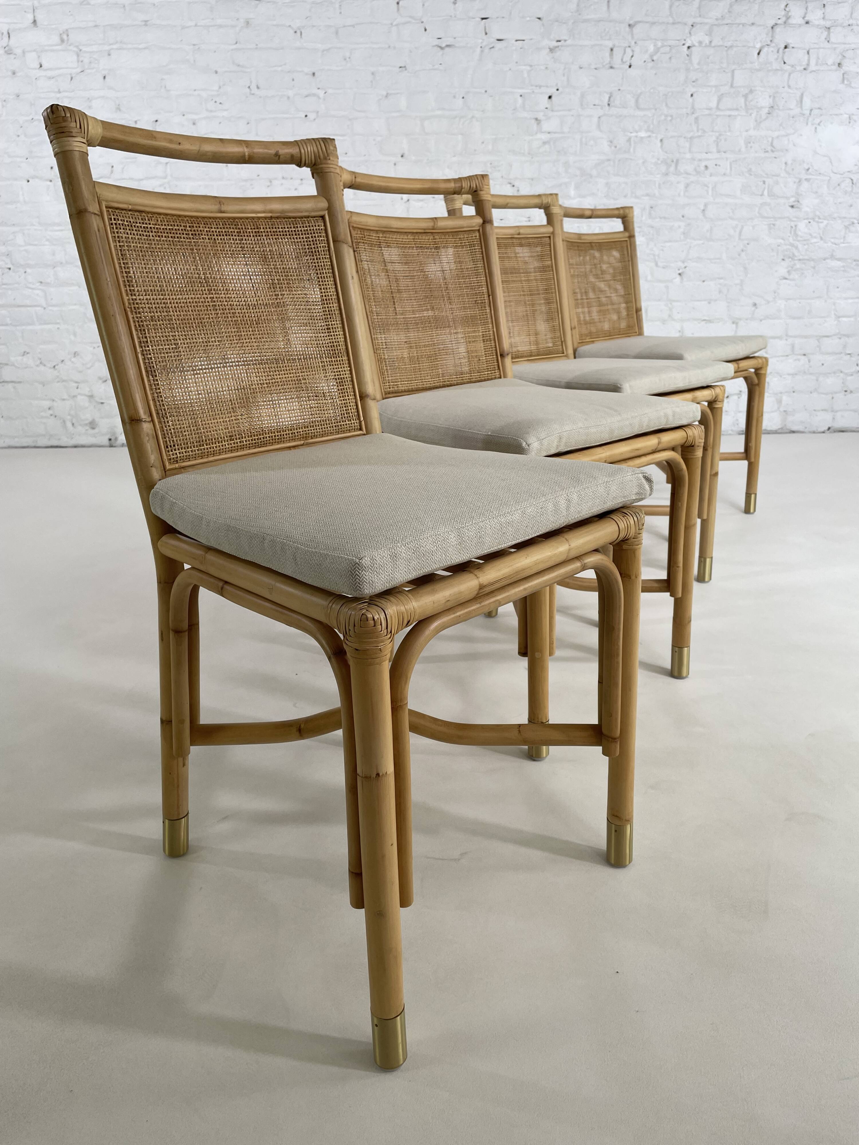 Suite de 4 chaises en rotin cannage et laiton