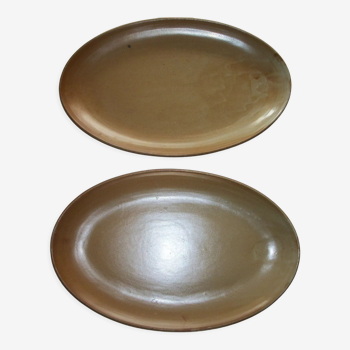 Set of oval stoneware dishes