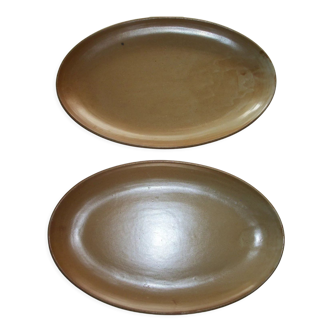 Set of oval stoneware dishes