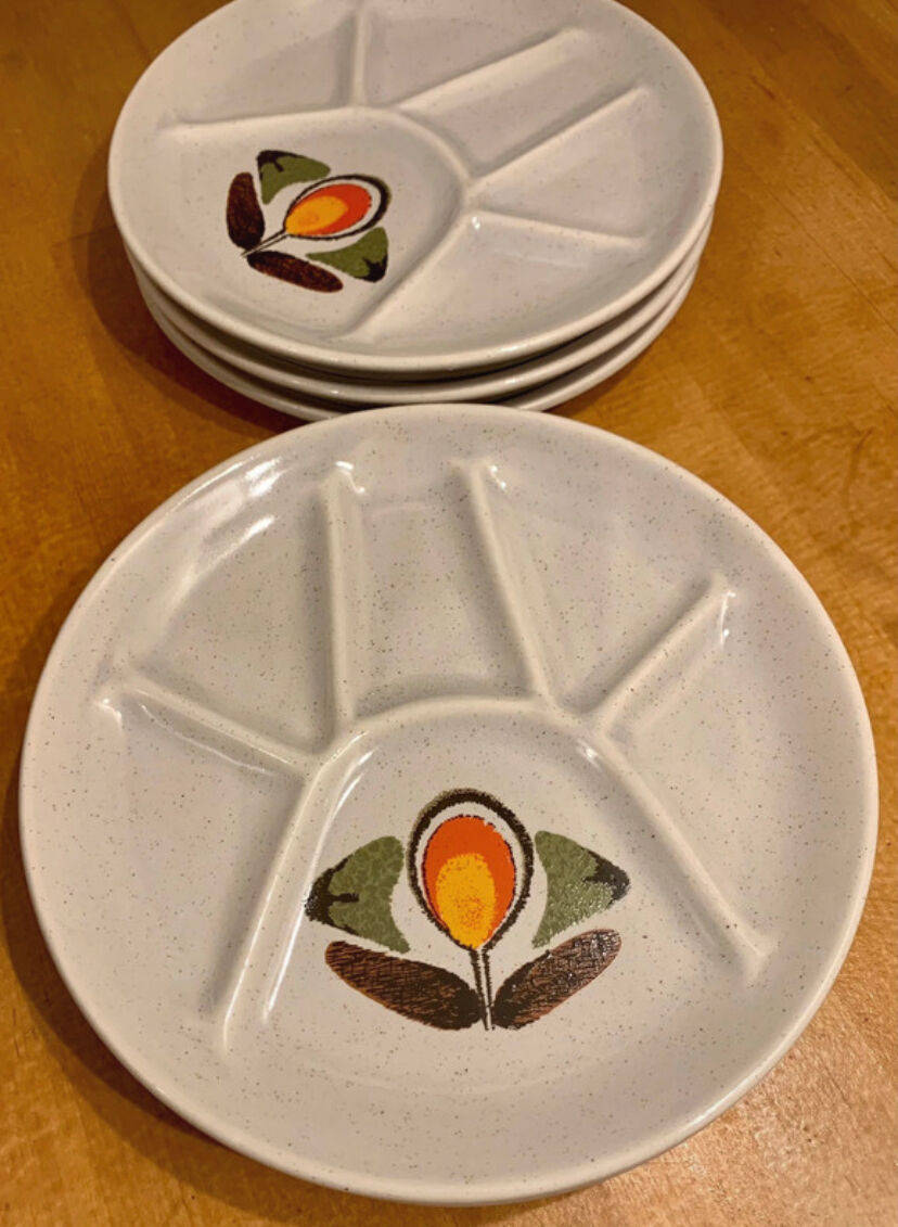 Burgundy fondue service