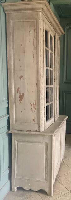 Small shabby two-body buffet