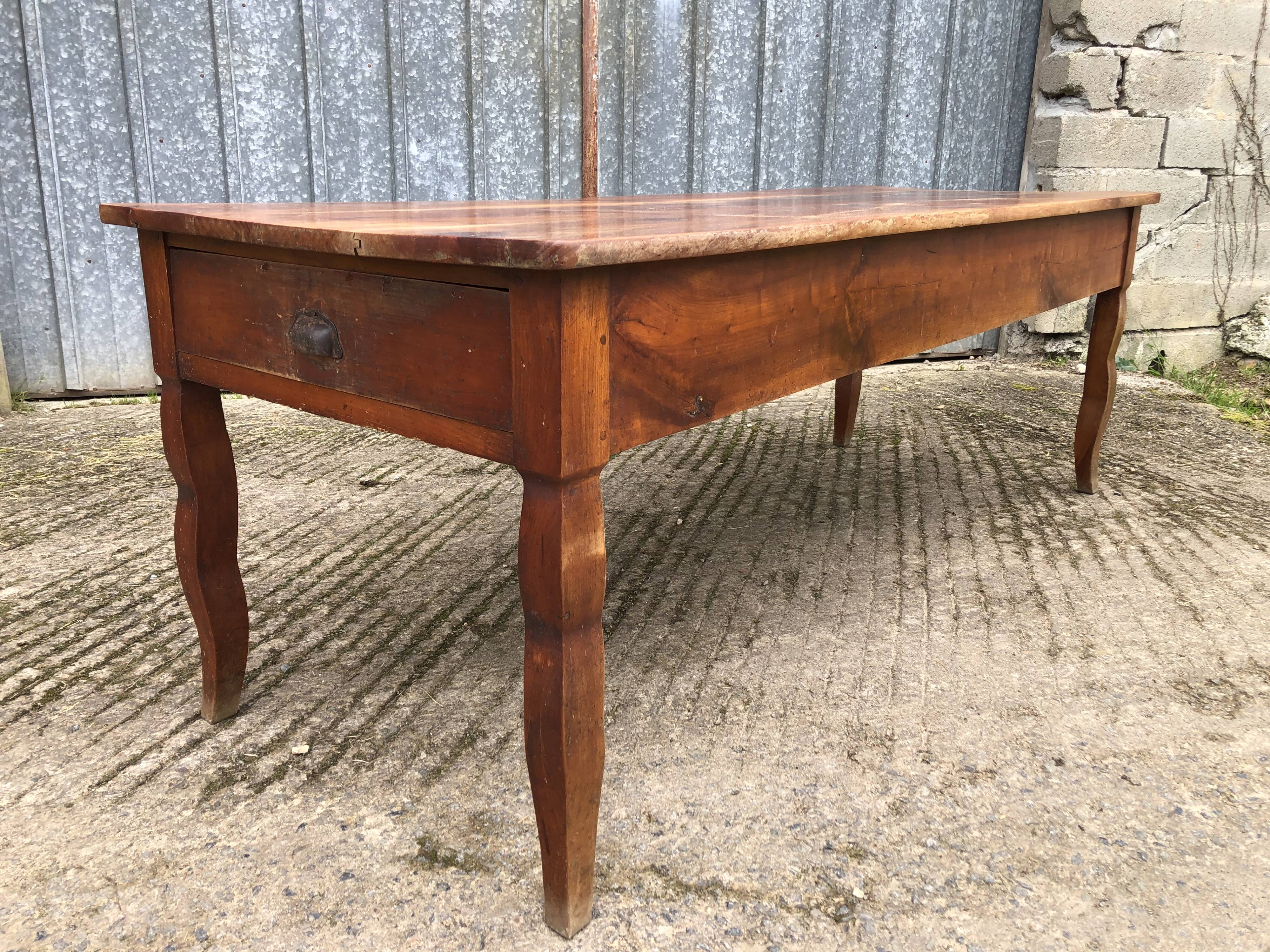 Table de ferme ancienne en cerisier massif avec 2 tiroirs et une tirette