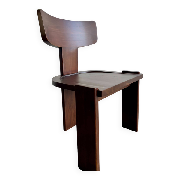 Chaise brutaliste en bois massif rétro