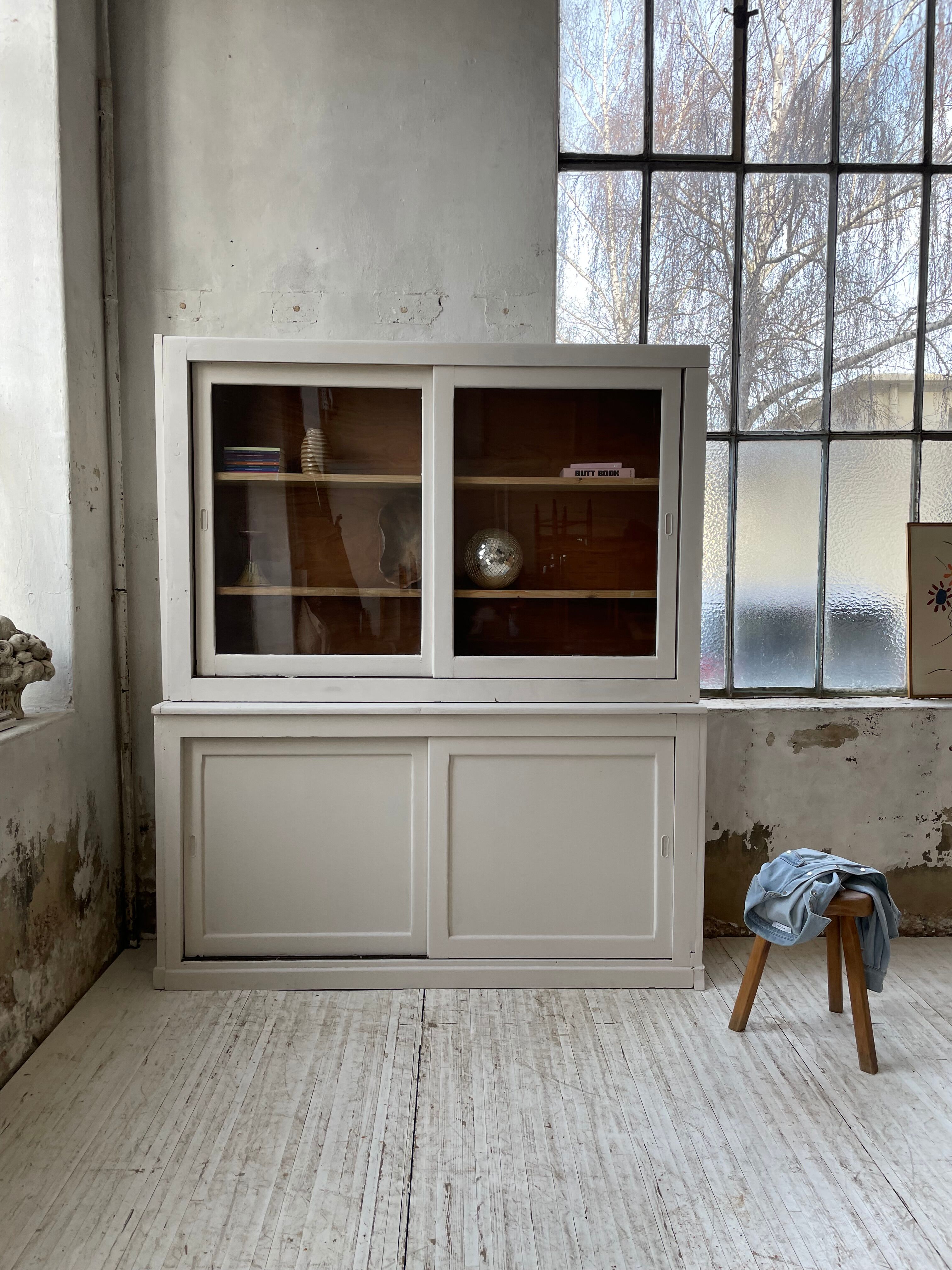 Library showcase ivory white sliding doors