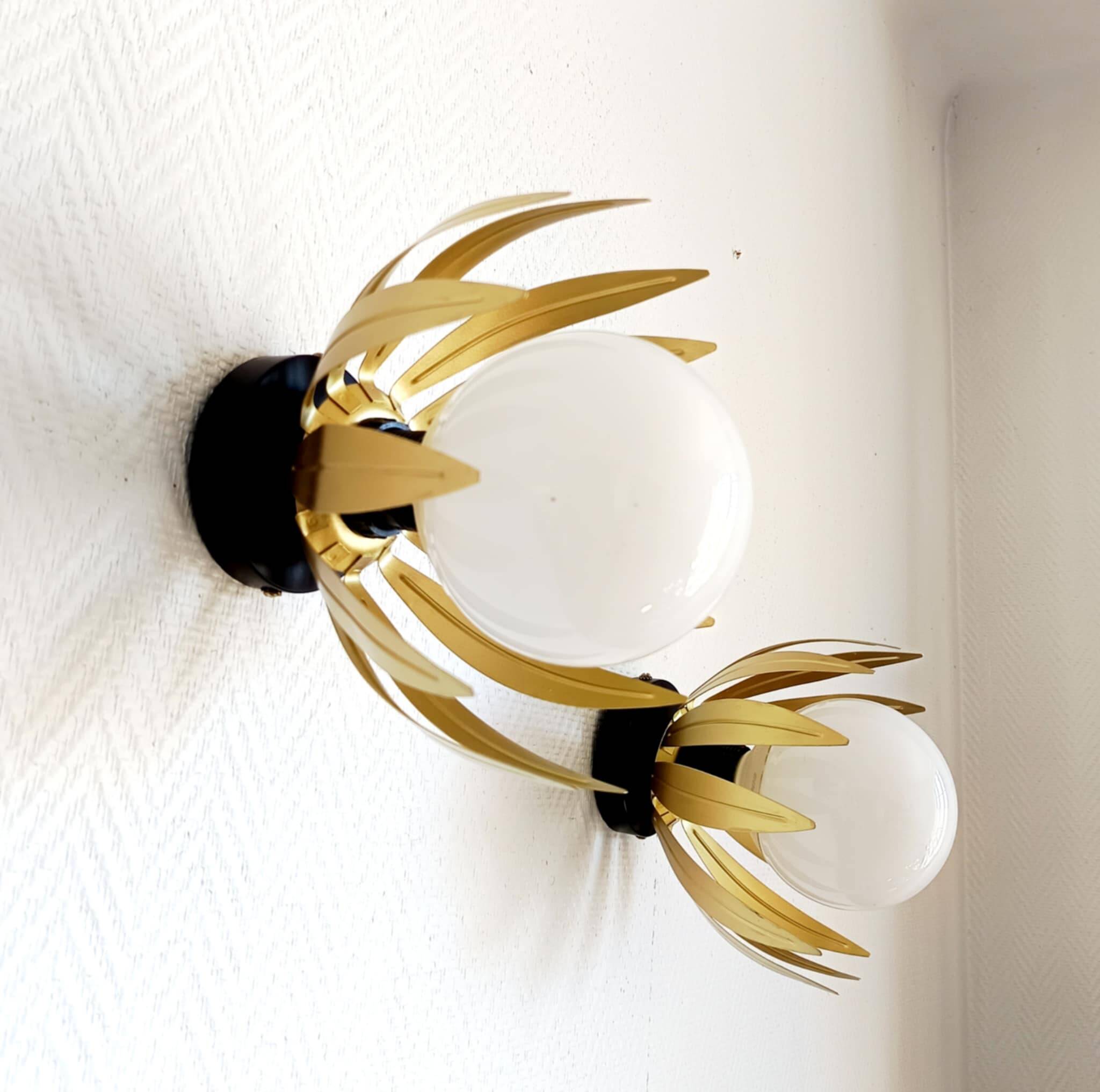 Pair of gilded leaf wall lights, vintage Italy
