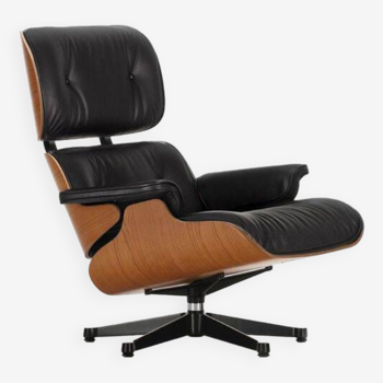 Lounge Chair Charles & Ray Eames. New and authentic