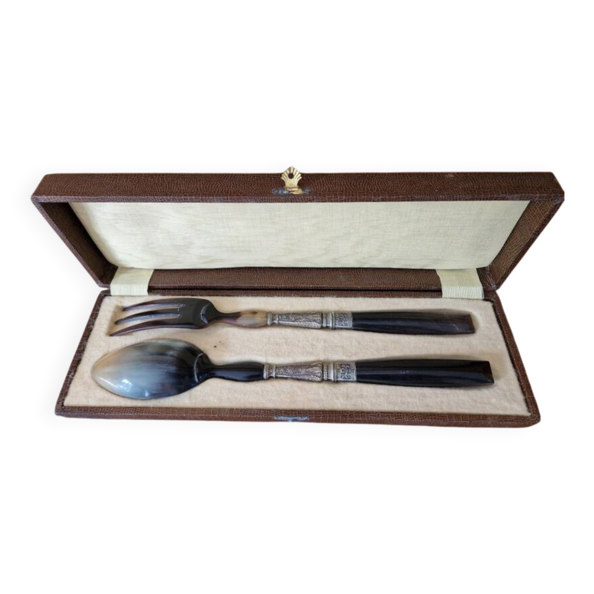 Salad serving set in horn and silver-plated metal in the Louis XVI style.