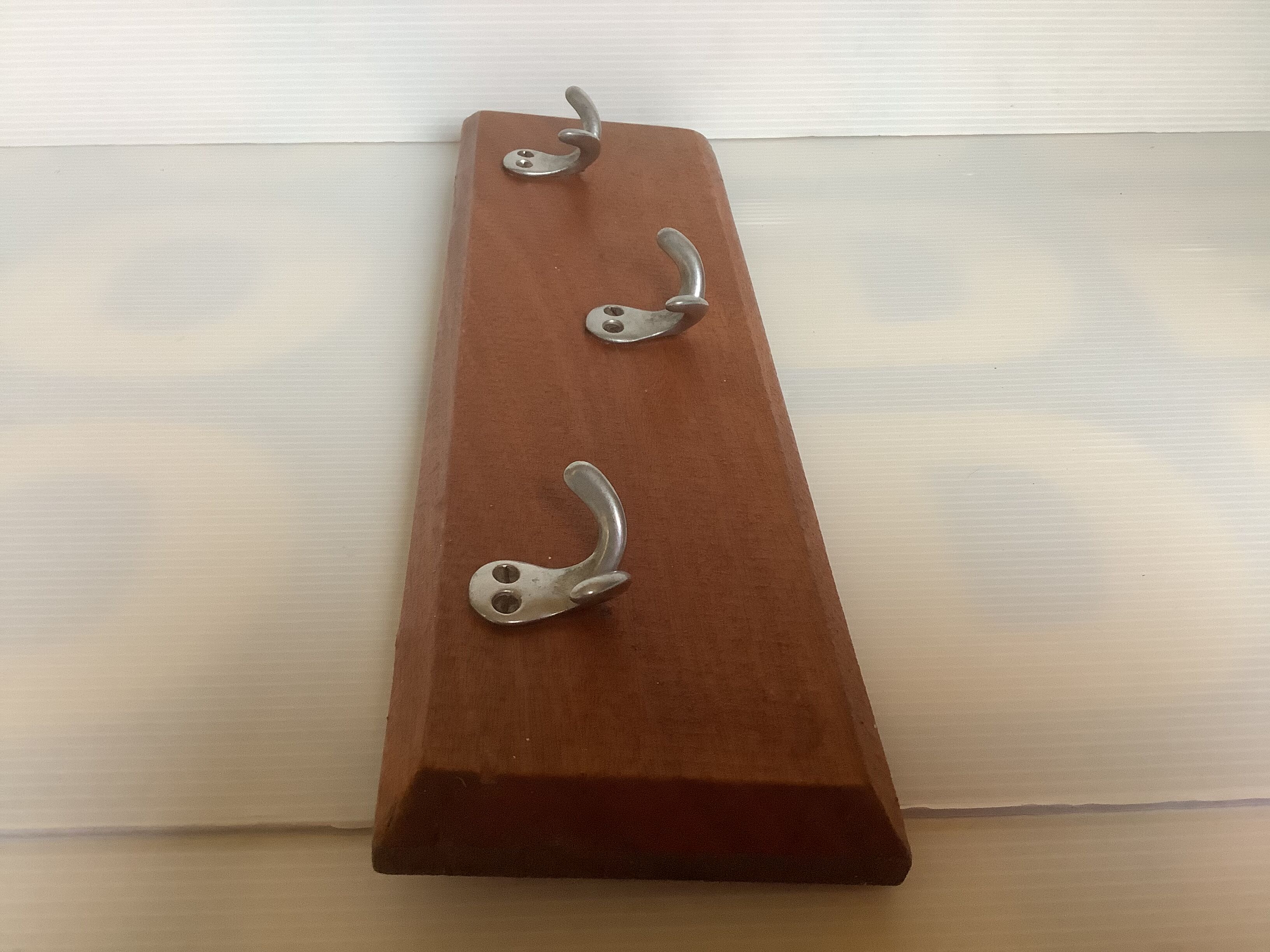 Wooden tea towel holder three double aluminum hooks