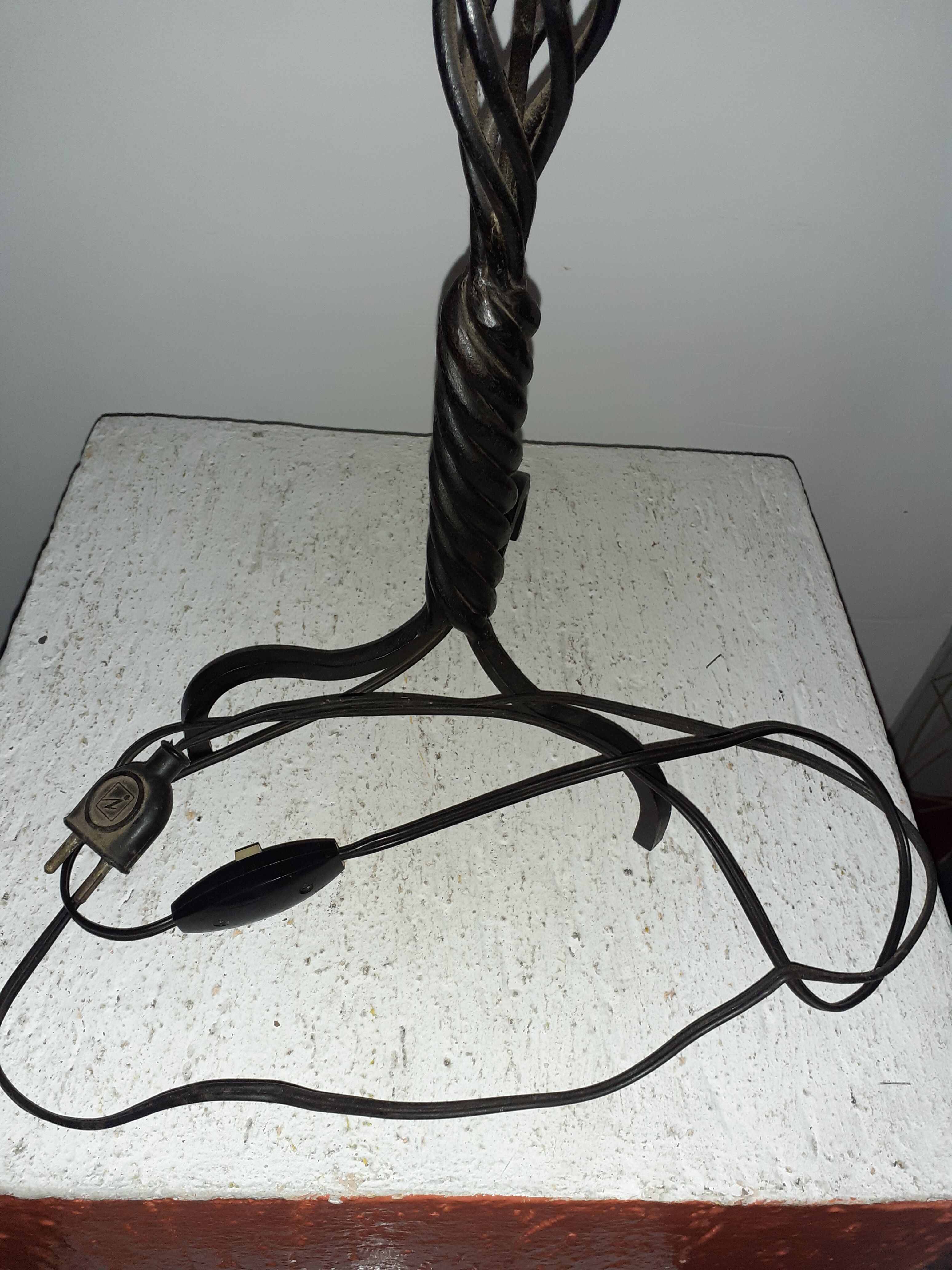 Wrought iron lamp foot