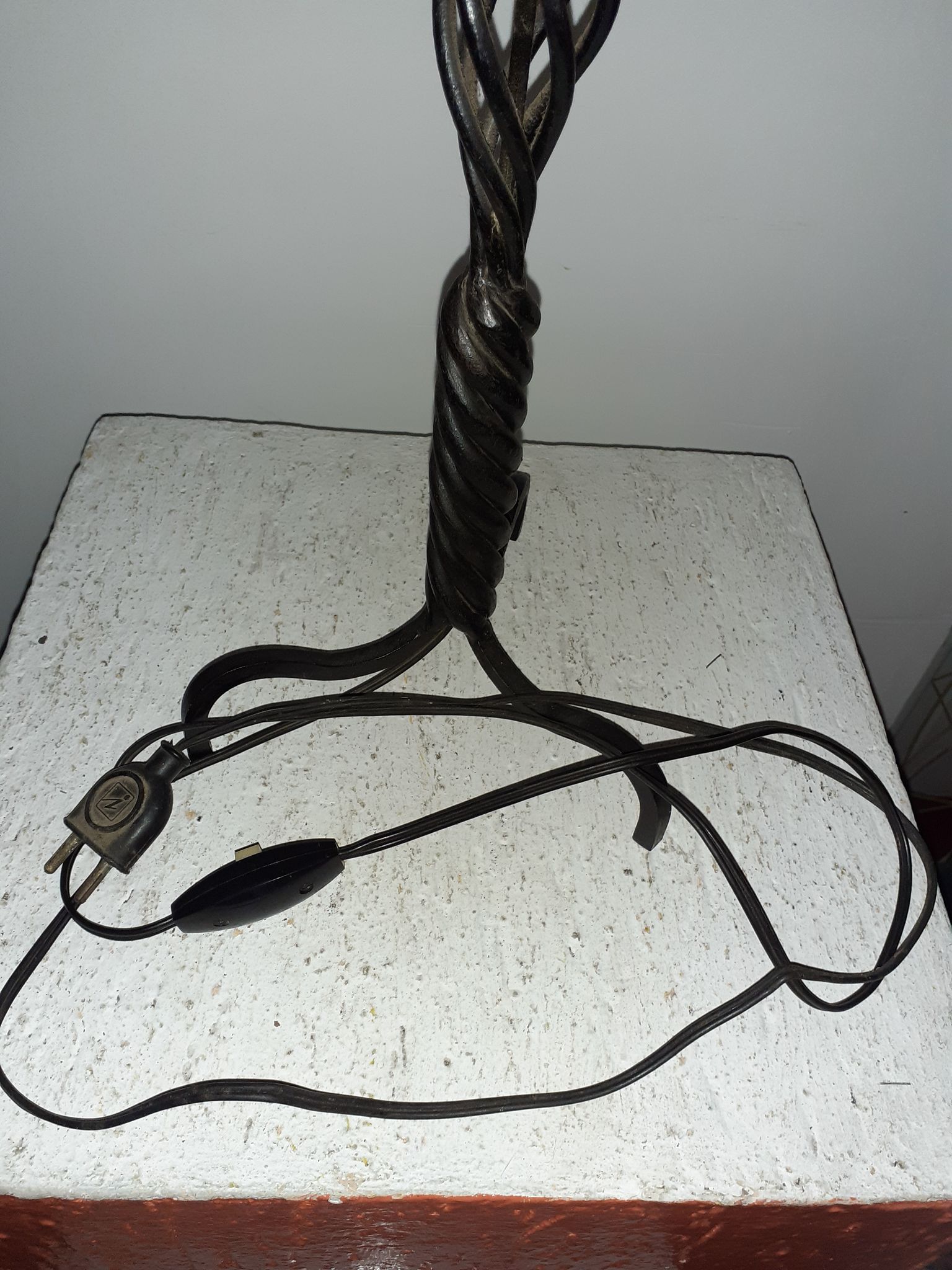 Wrought iron lamp foot