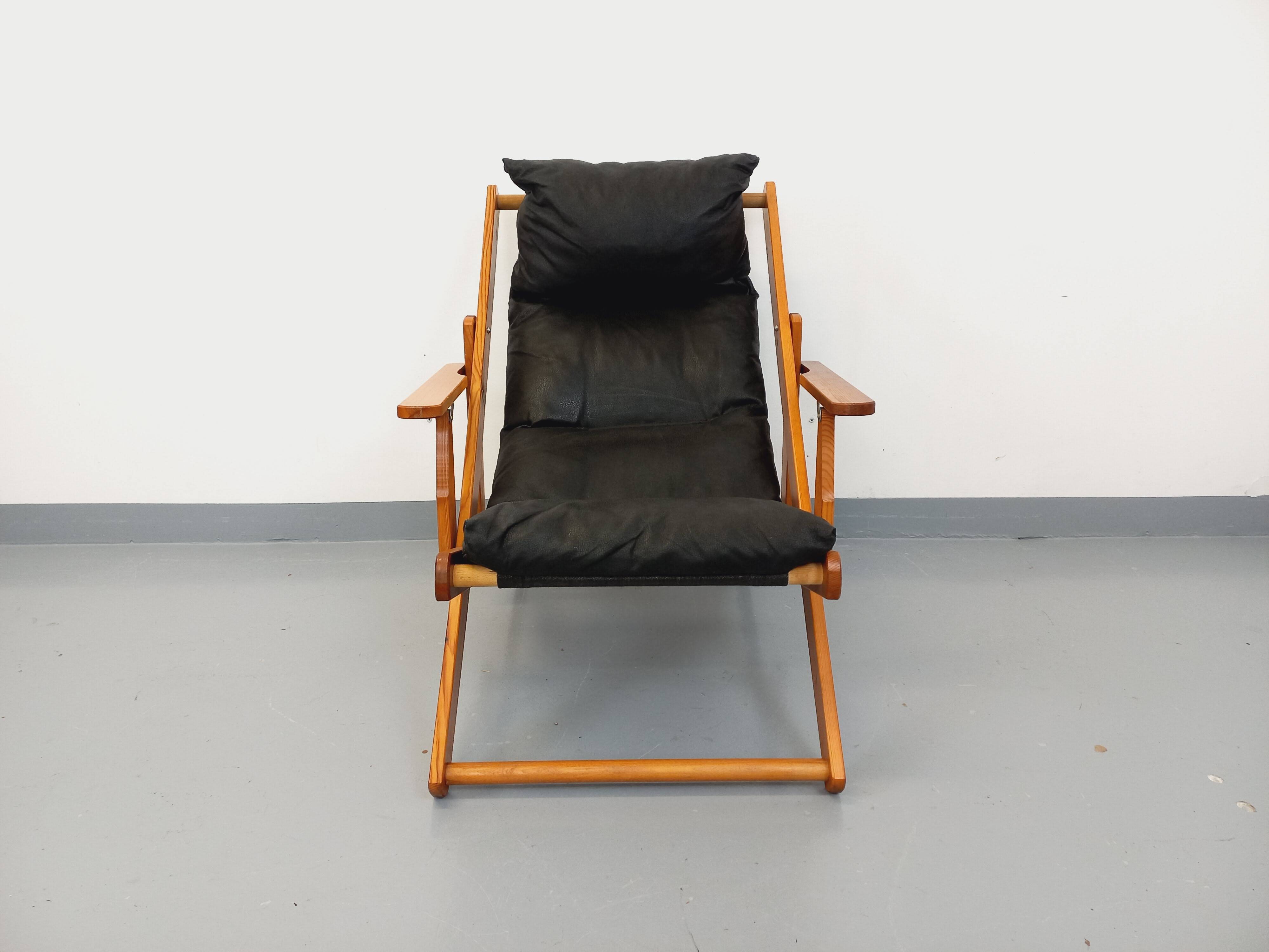 Vintage adjustable folding chaise longue armchair in pine and faux leather