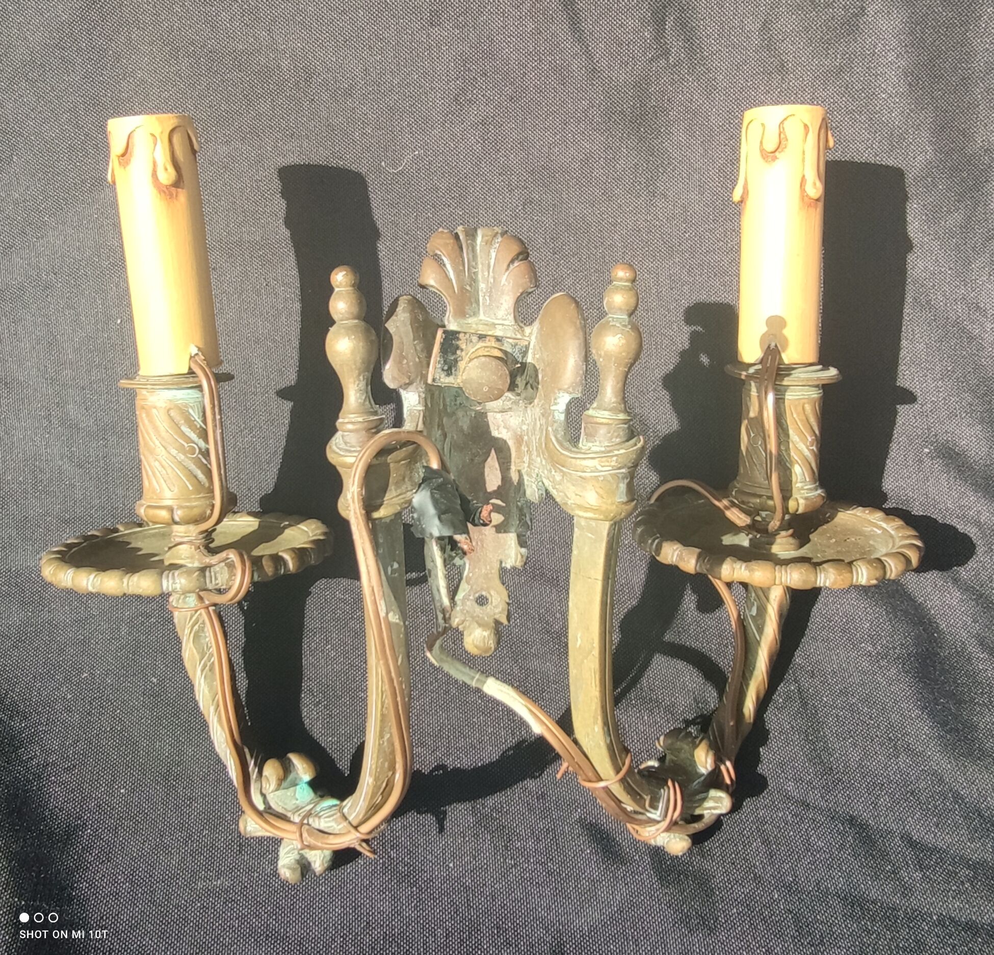 Series d e 3 applied in bronze/lion's head