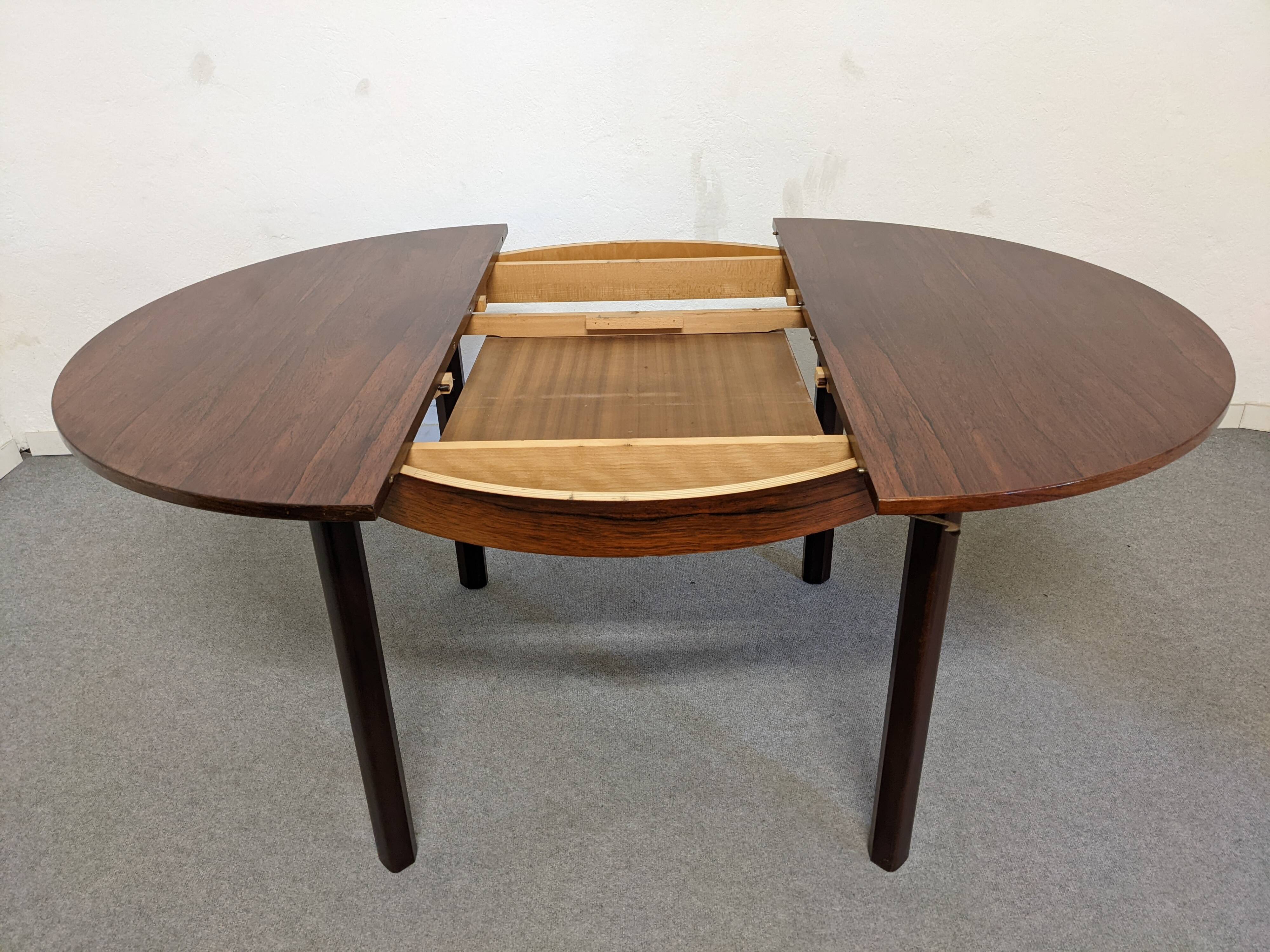 Danish rosewood dining table from the 60s/70s