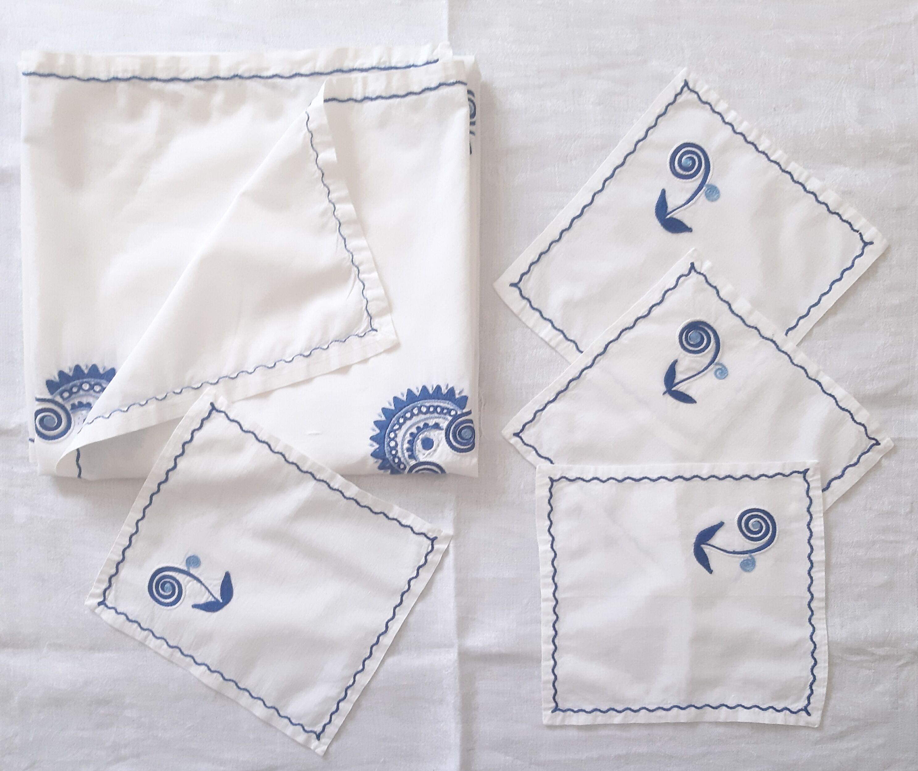 Tea tablecloth & napkins