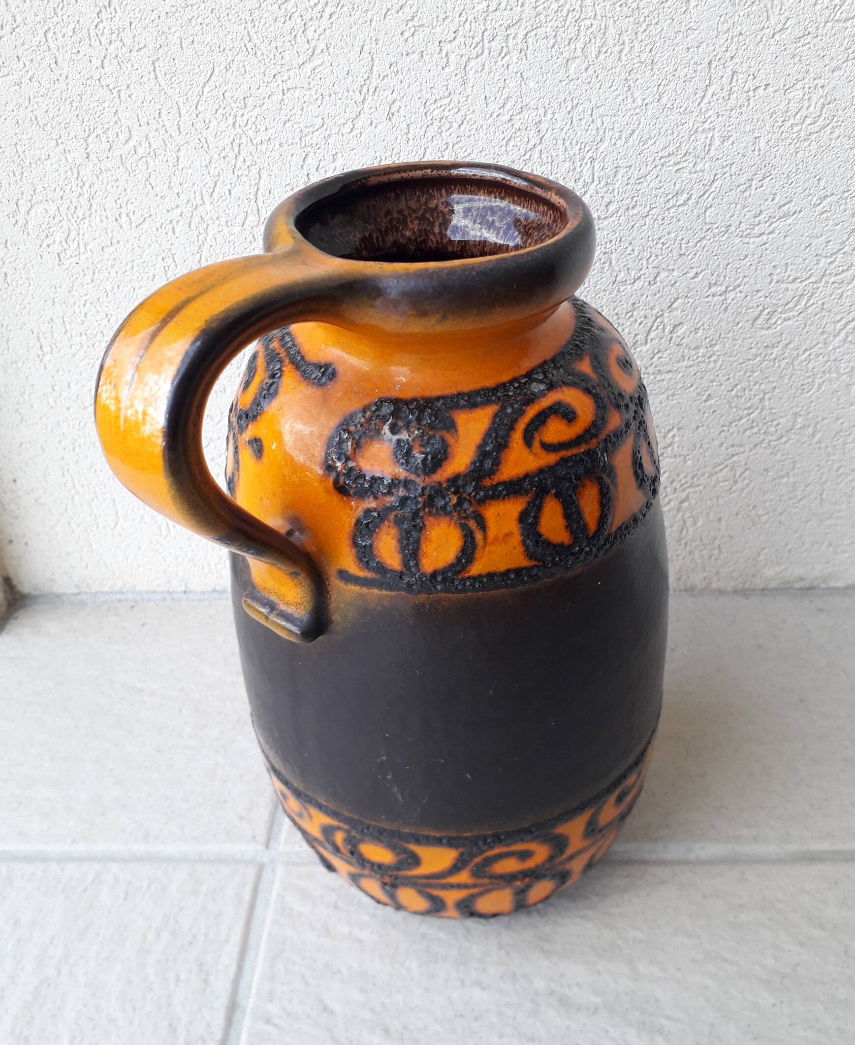 Vase en céramique orange et marron