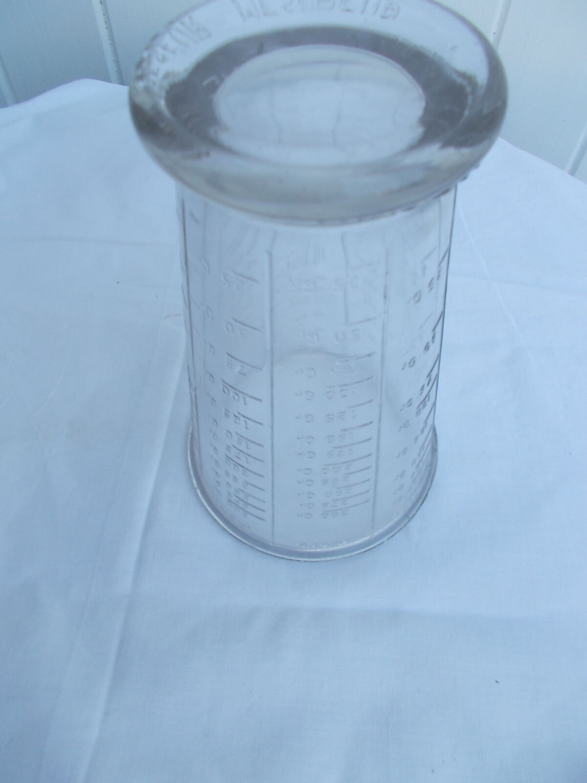 Verre doseur mesureur Mougin