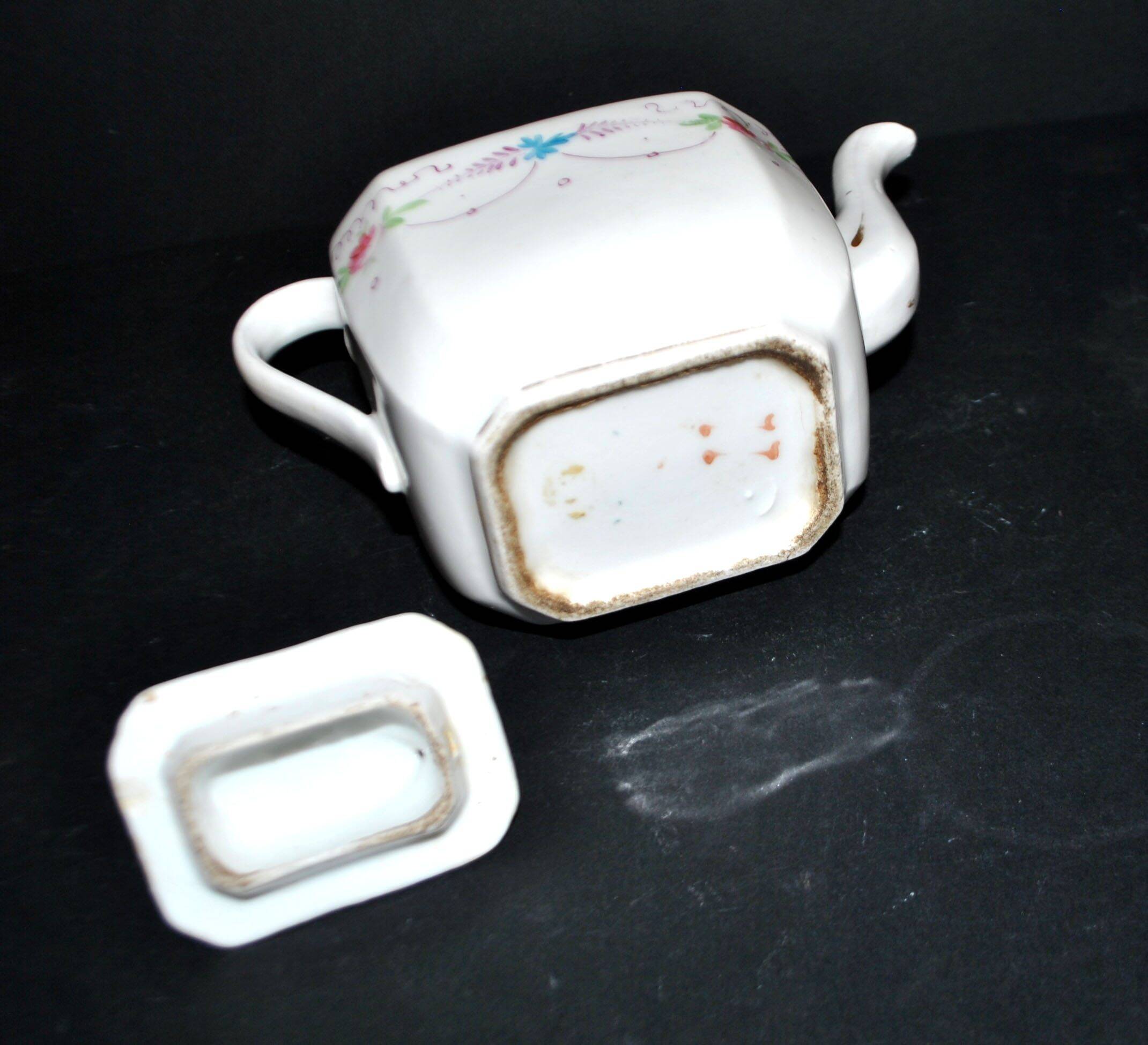 Old Paris porcelain herbal tea pot – hand-painted polychrome decoration, 19th century