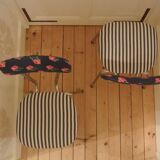 2 retro chairs