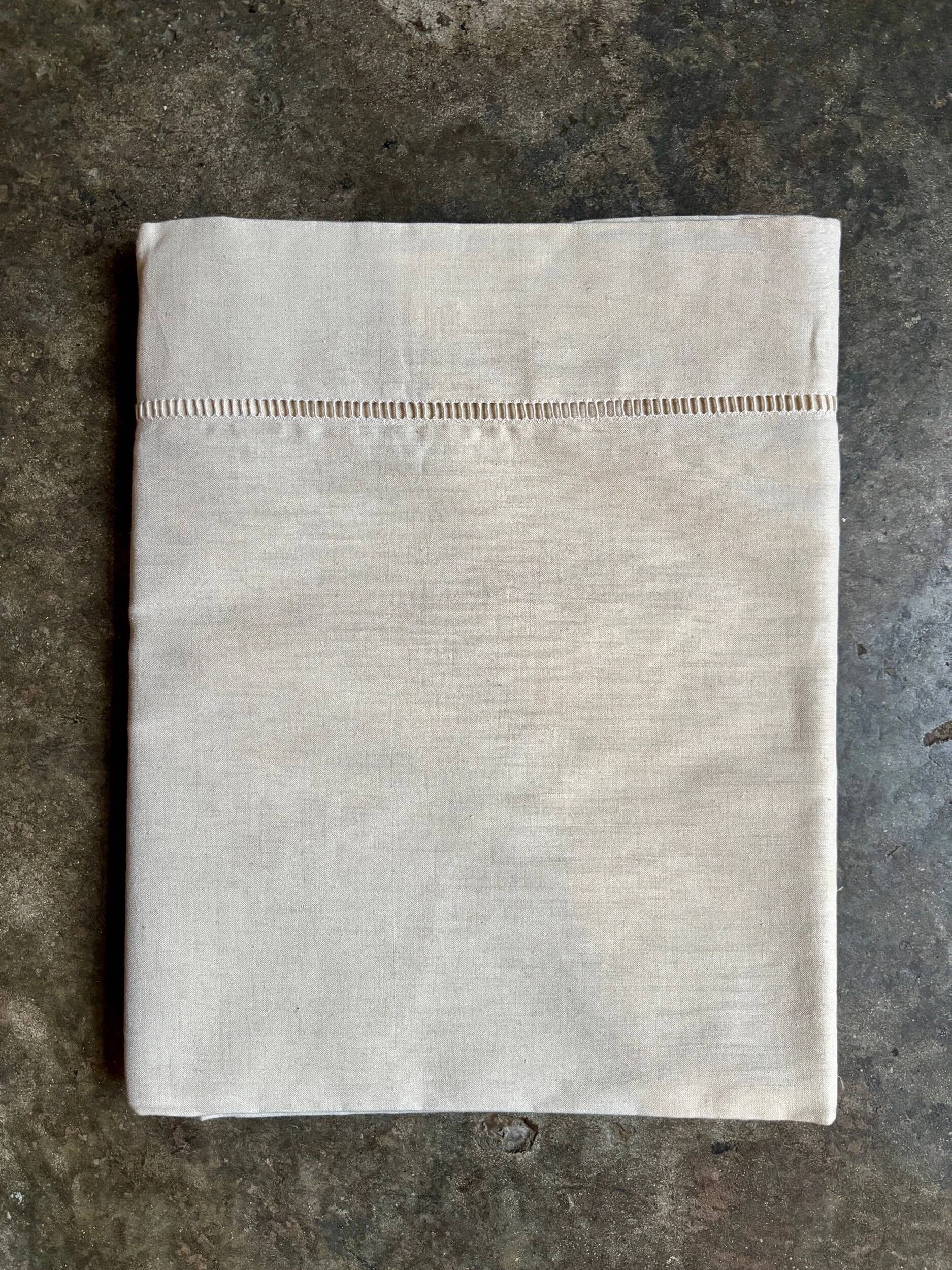 Descamps curtain in mixed fabric with Venice day 1 and day 2 ☐ 220 x 310 cm