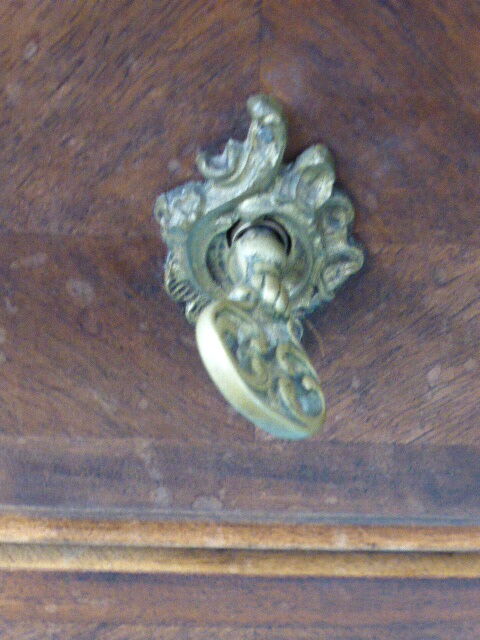 Chest of drawers in marquetry