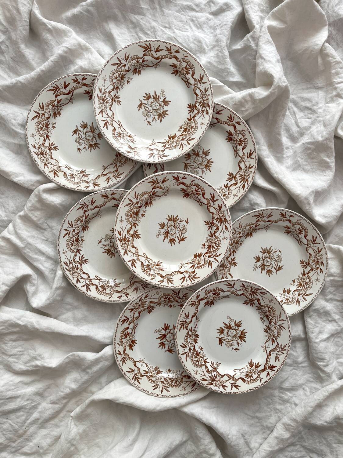 8 assiettes à dessert en terre de fer « Epine » Boch Freres Keramis (BFK)