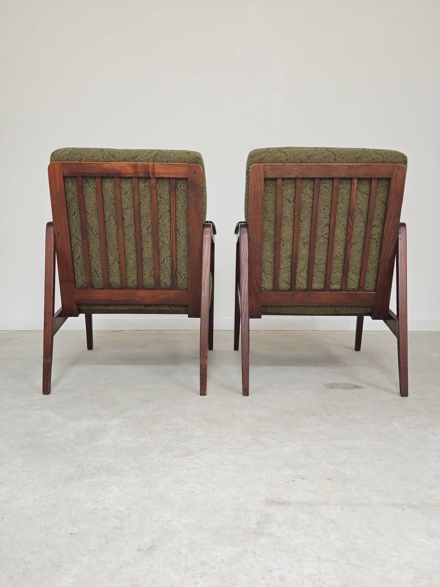 Pair of wooden armchairs Uluv green fabric 1960