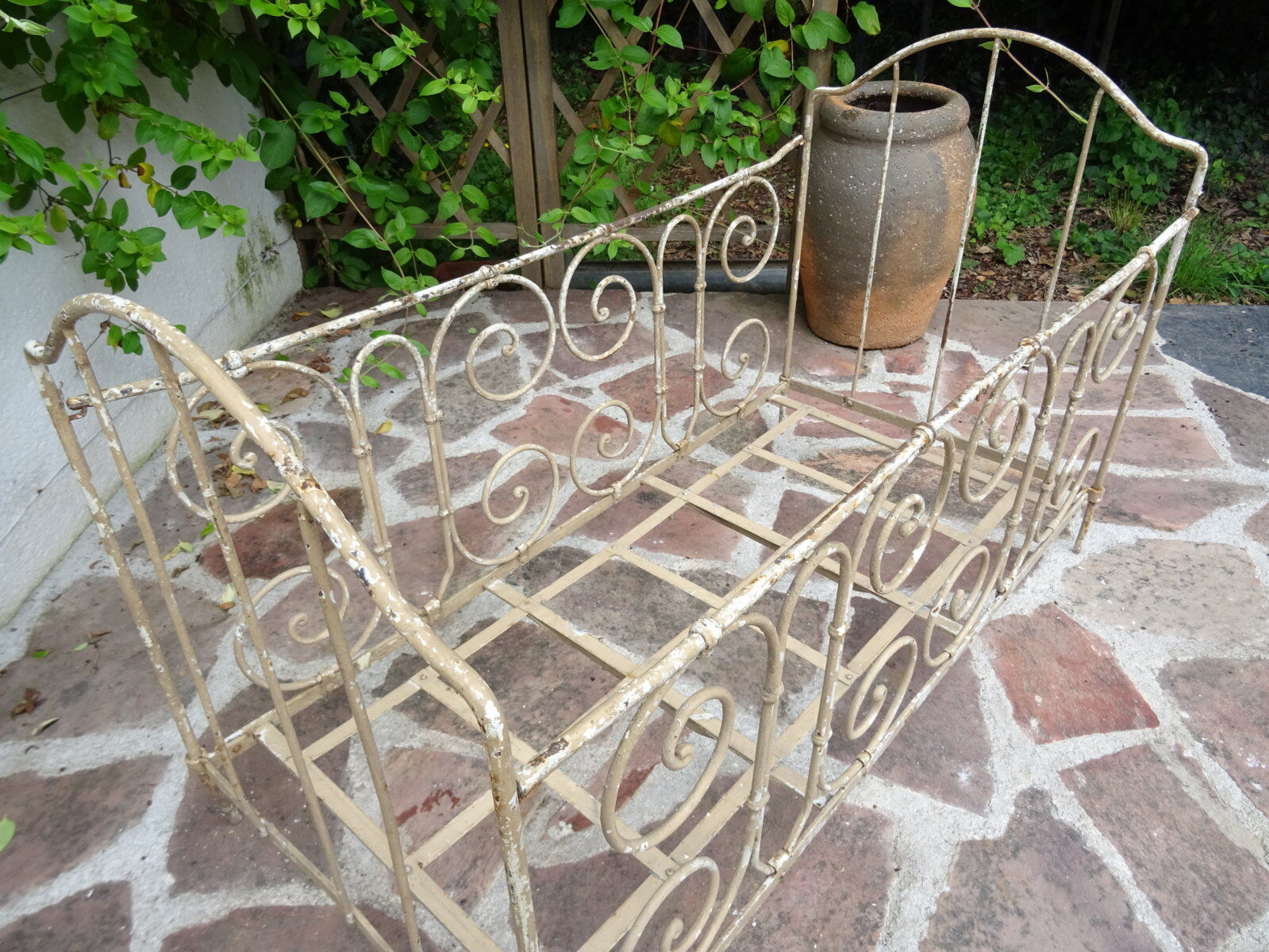 Lit banquette pliant en fer forgé