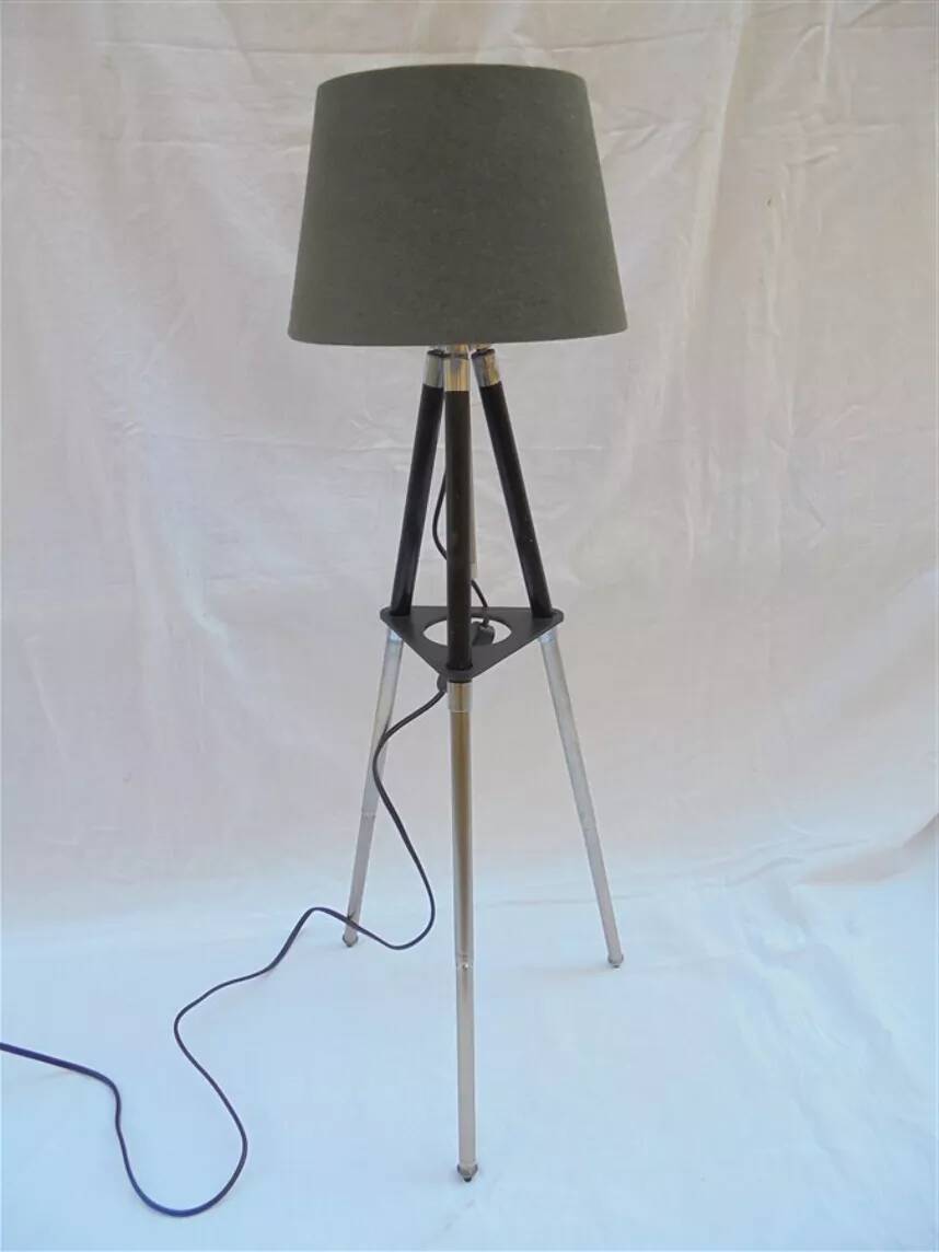 Tripod lamp