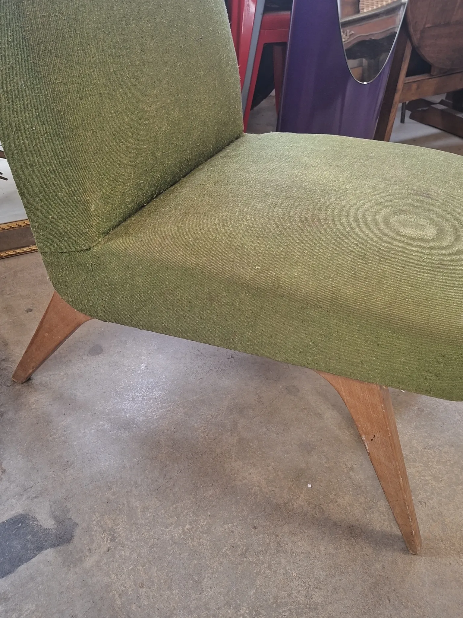 Pair of vintage armchairs with tapered legs from the 1950s.
