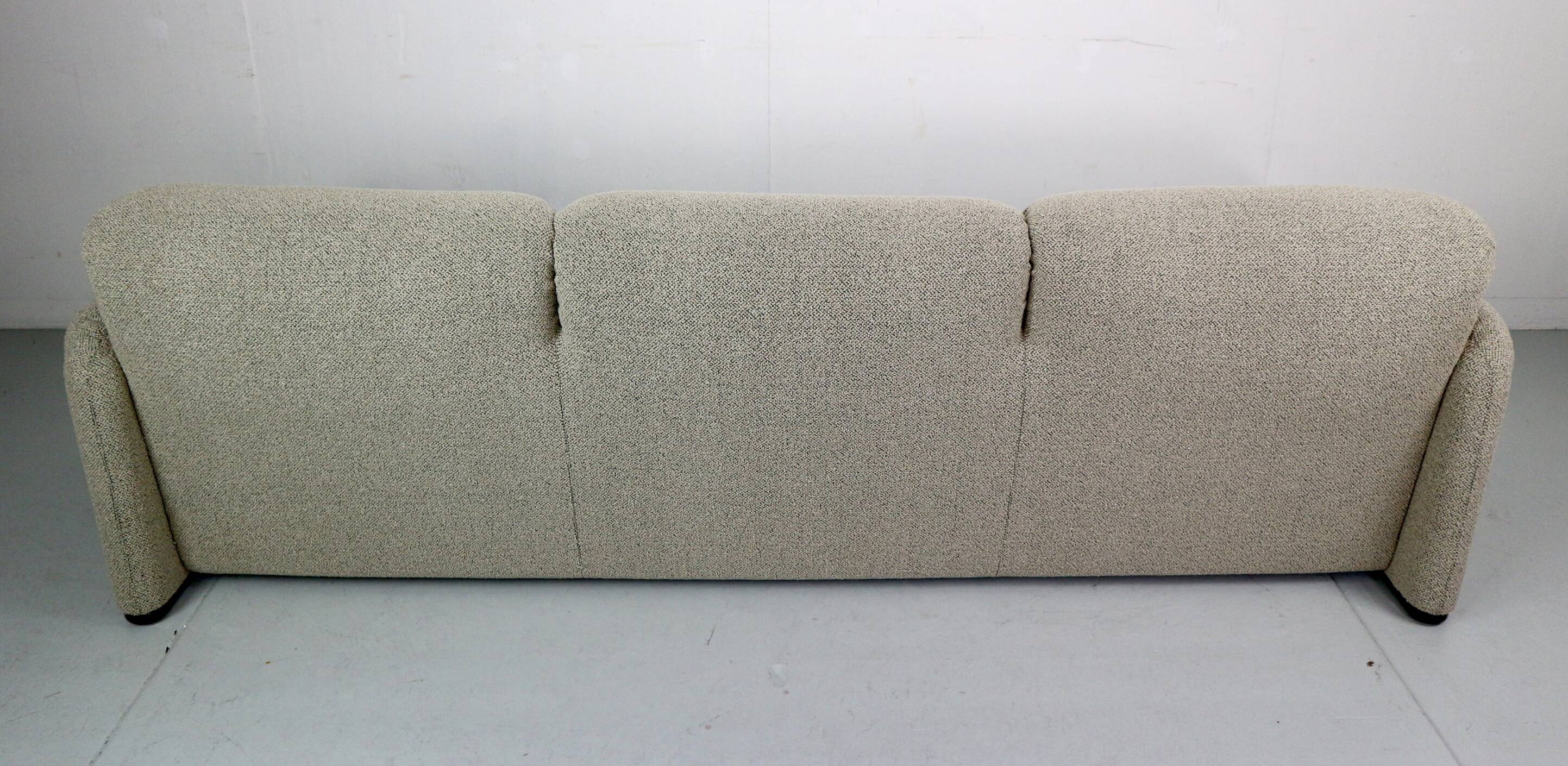 Vico Magistretti "Maralunga" 3-seater and footstool re-upholstered For Cassina