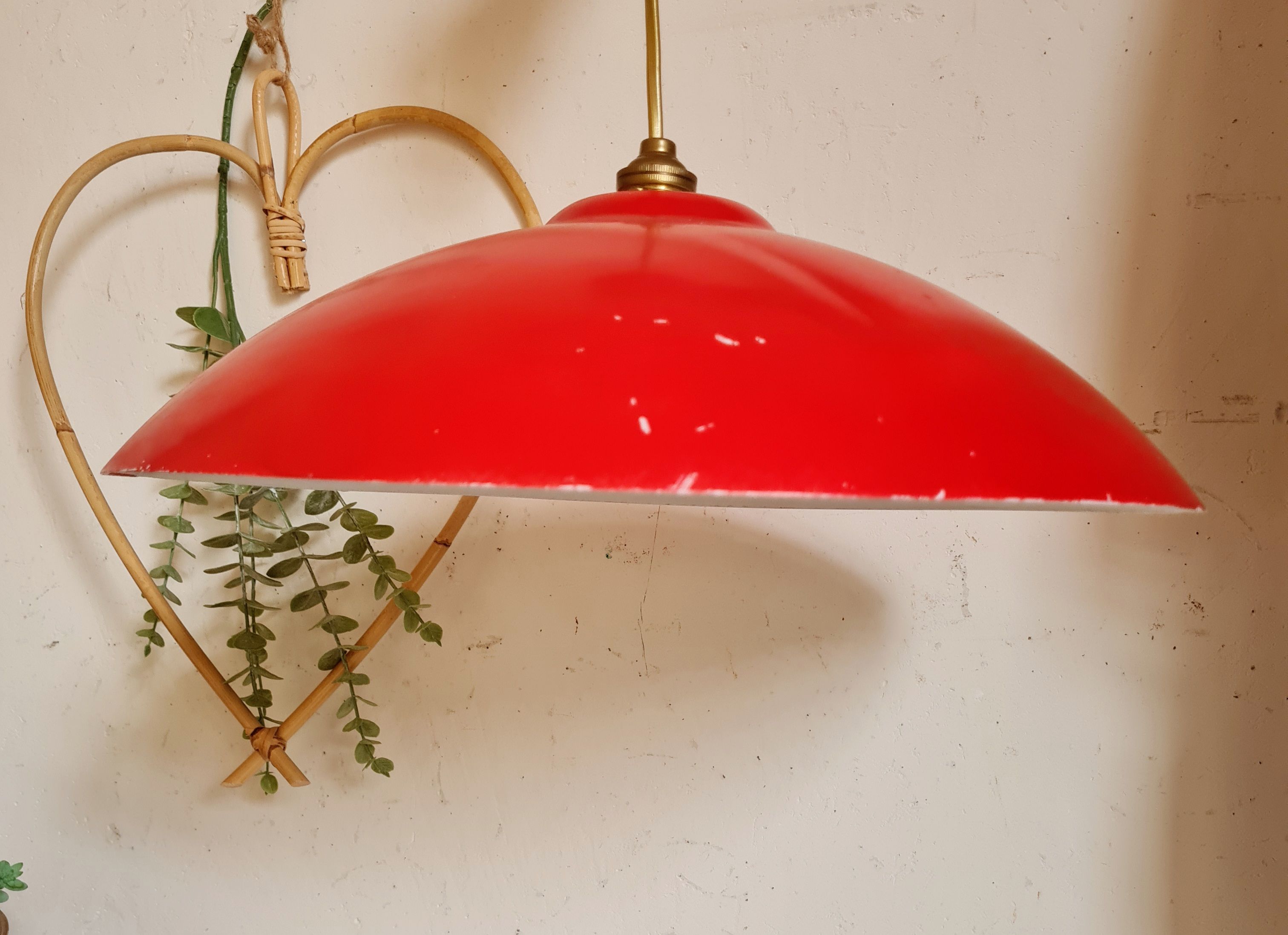 Suspension red cup in old metal 70s
