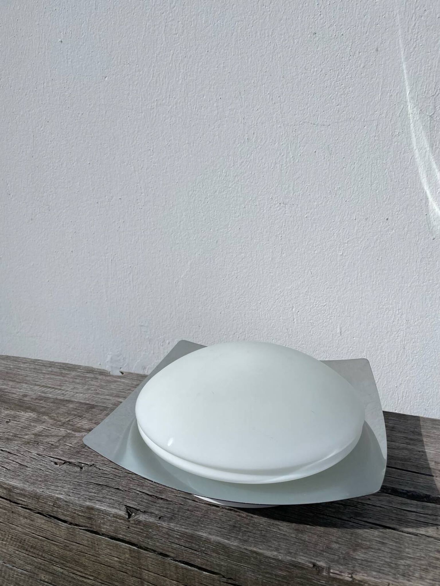 Applique plafonnier en verre blanc et inox