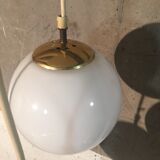 Suspension parscot en laiton et verre opaline  1960