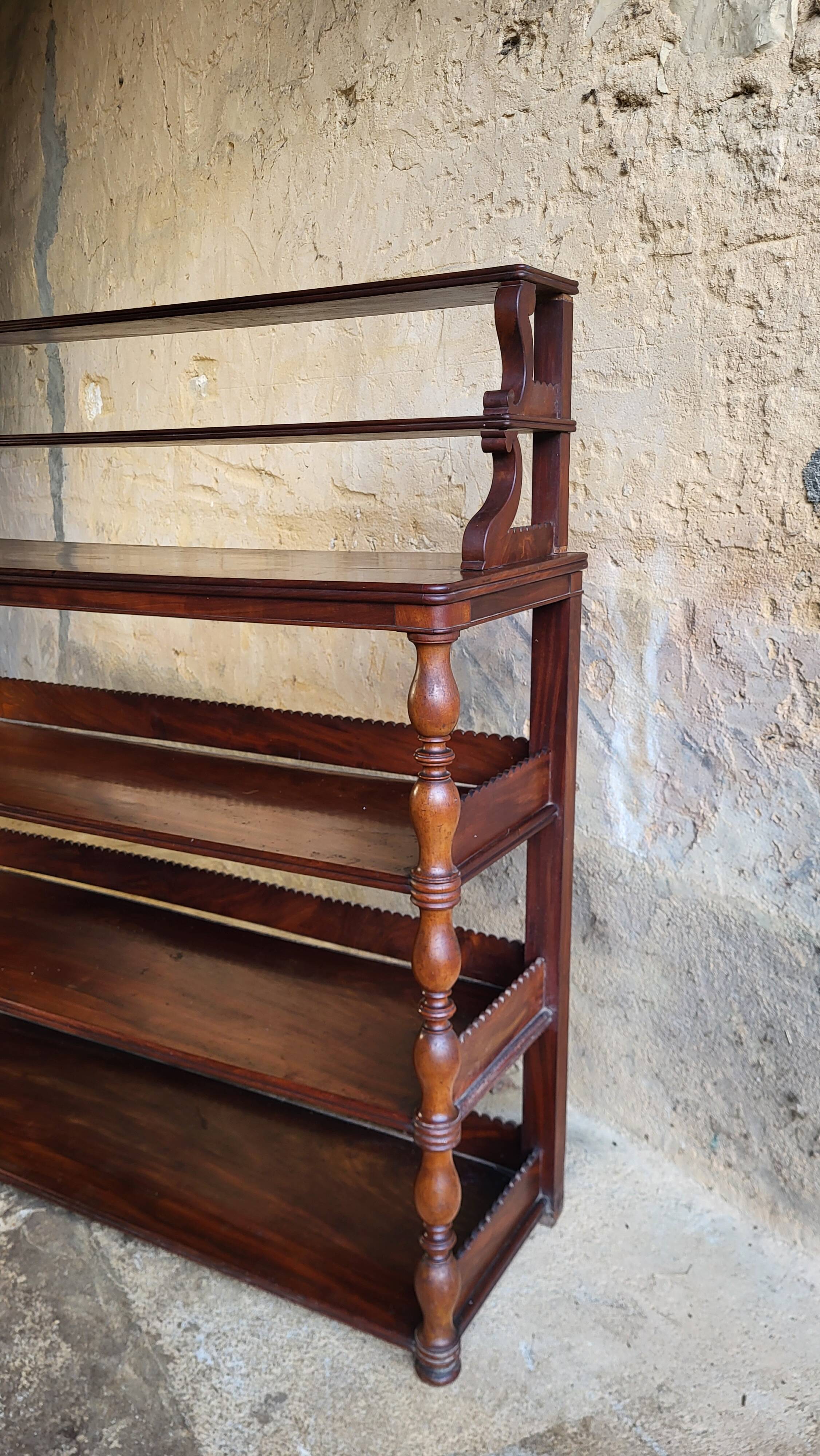 Etagère d'applique en acajou