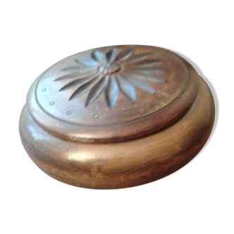 Round wooden box