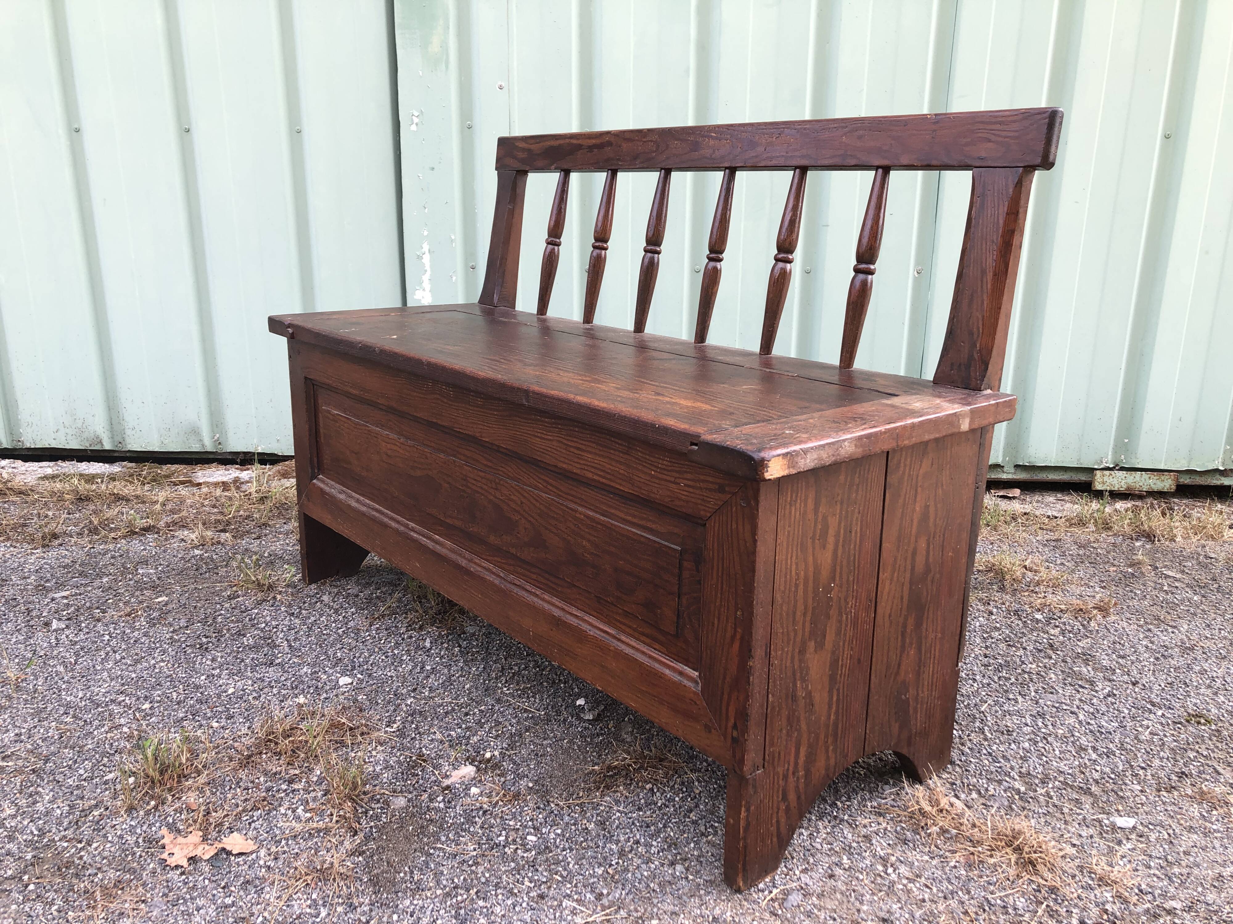 Rustic chest bench in old patina fir.
