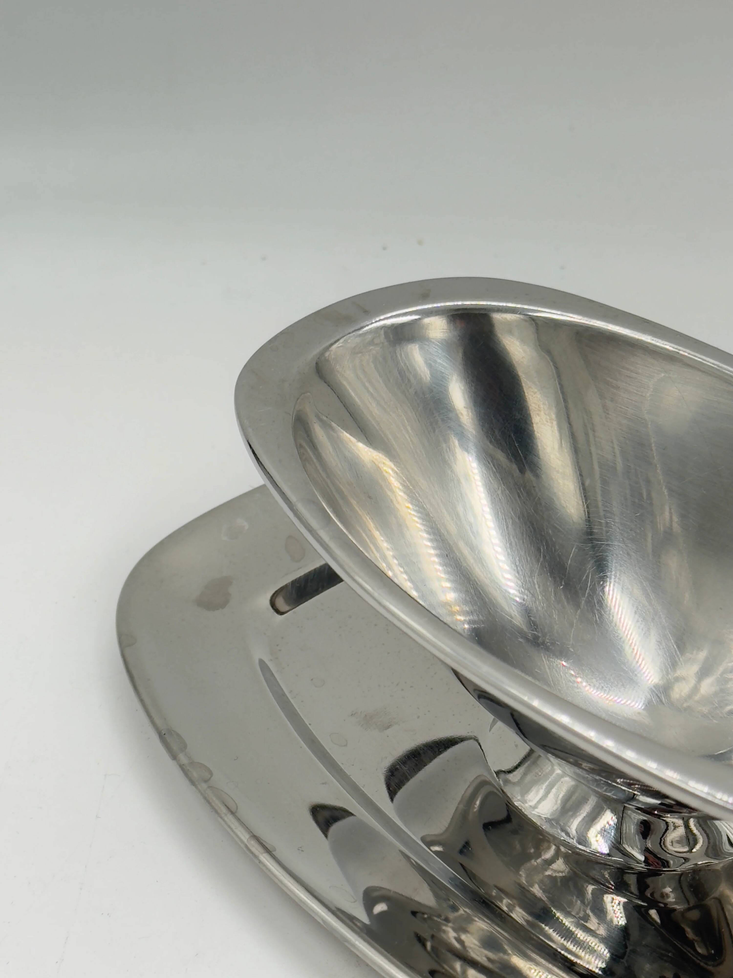 Saucière vintage en acier inoxydable avec plateau ovale intégré