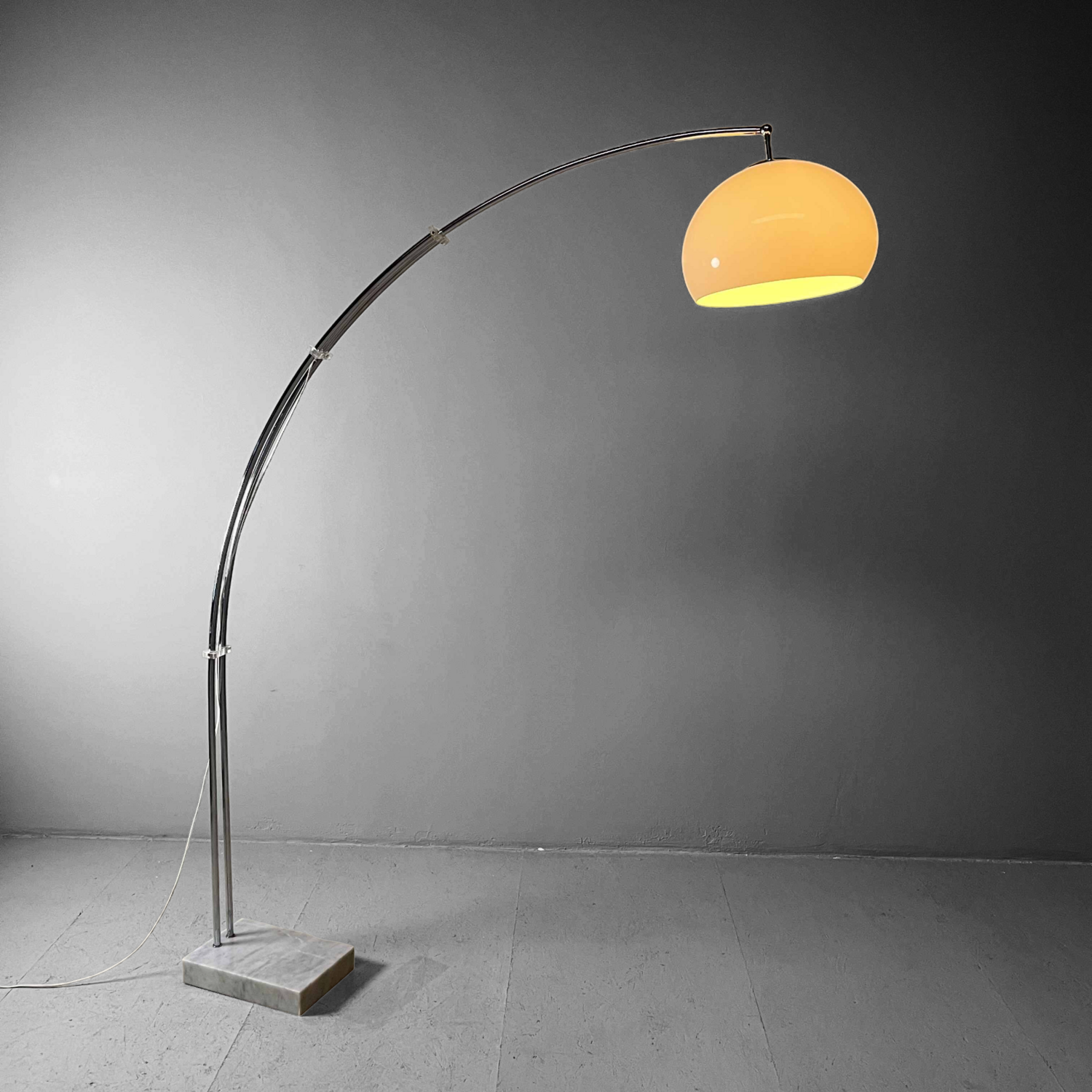 Harvey Guzzini floor lamp Arch with marble base, Italy, 1970