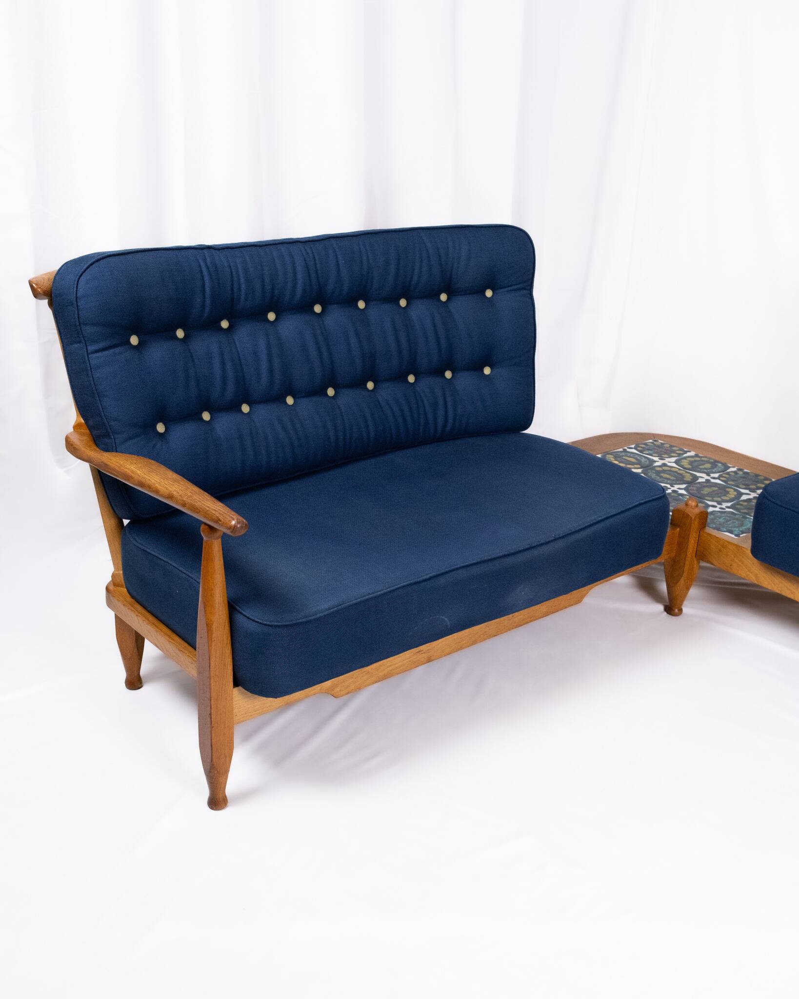 Grande banquette éventail d'angle en chêne, Guillerme et Chambron, 1970s