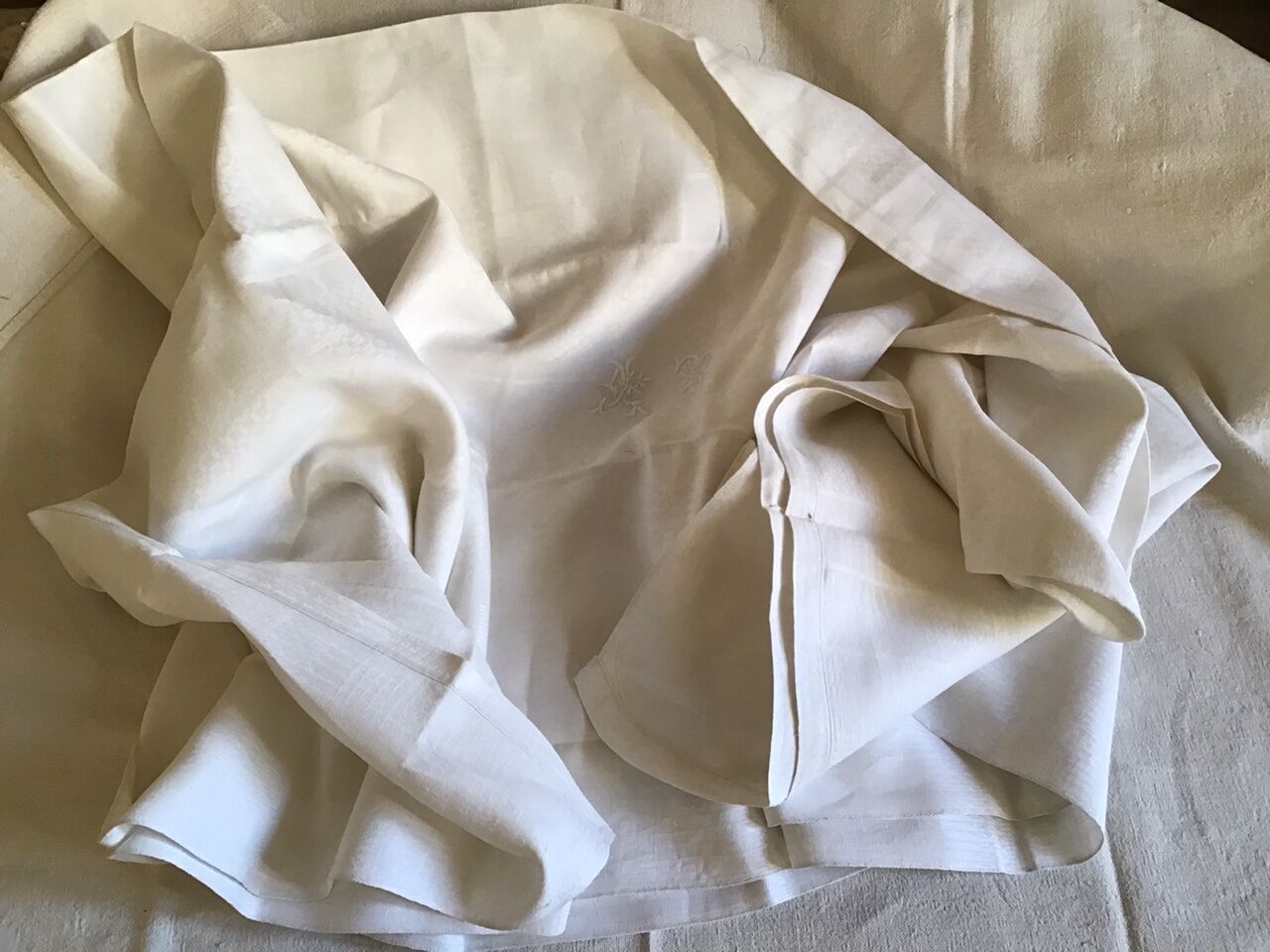 Tablecloth and its 6 linen towels