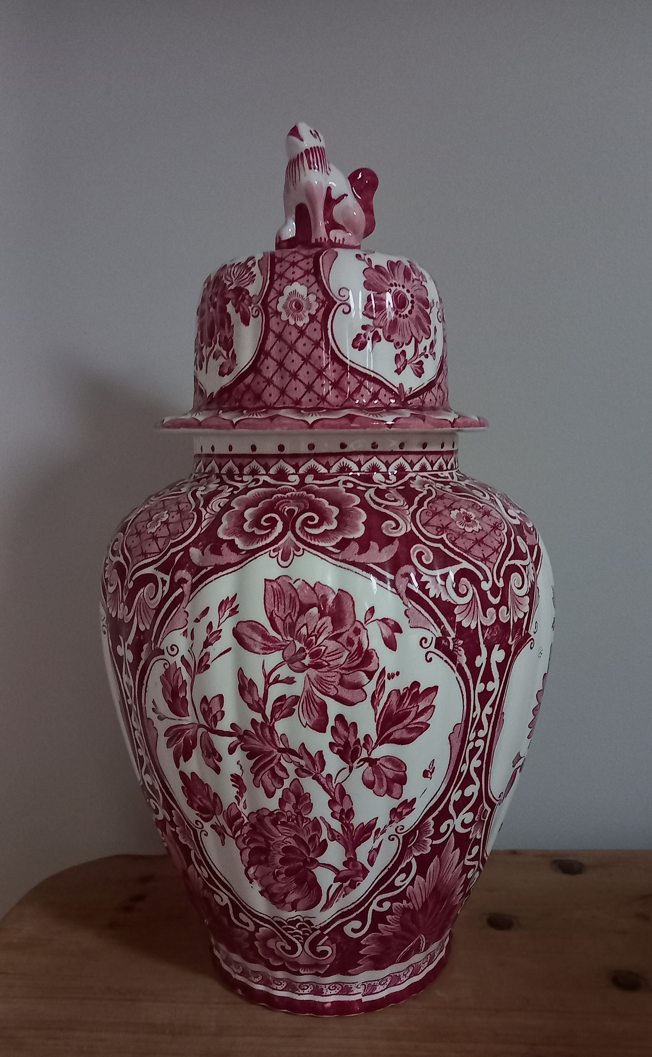 Covered vase Royal Sphinx Maastricht Petrus Regout & Co