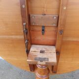 Pedestal table