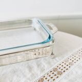 Rectangular Pyrex dish on silver metal support