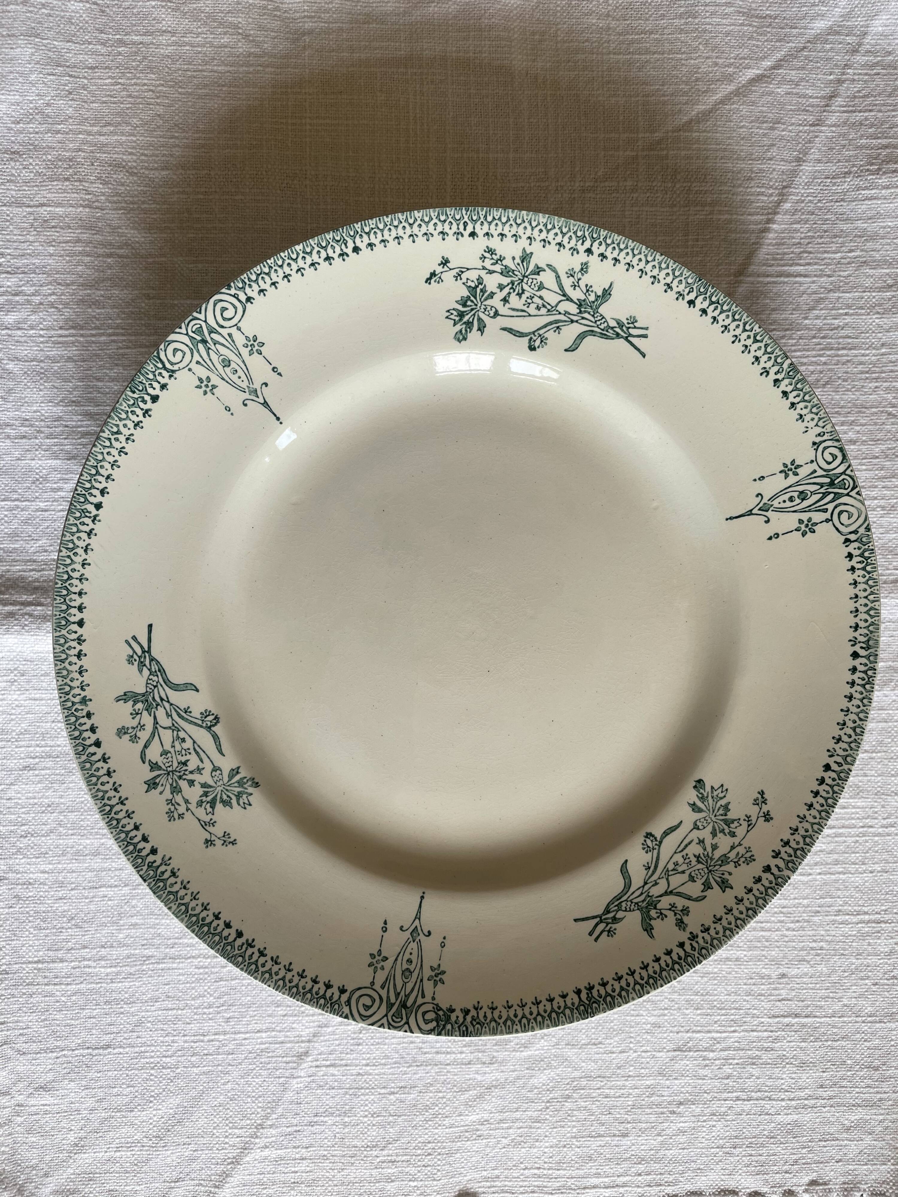 Plate on pedestal Saint-Amand