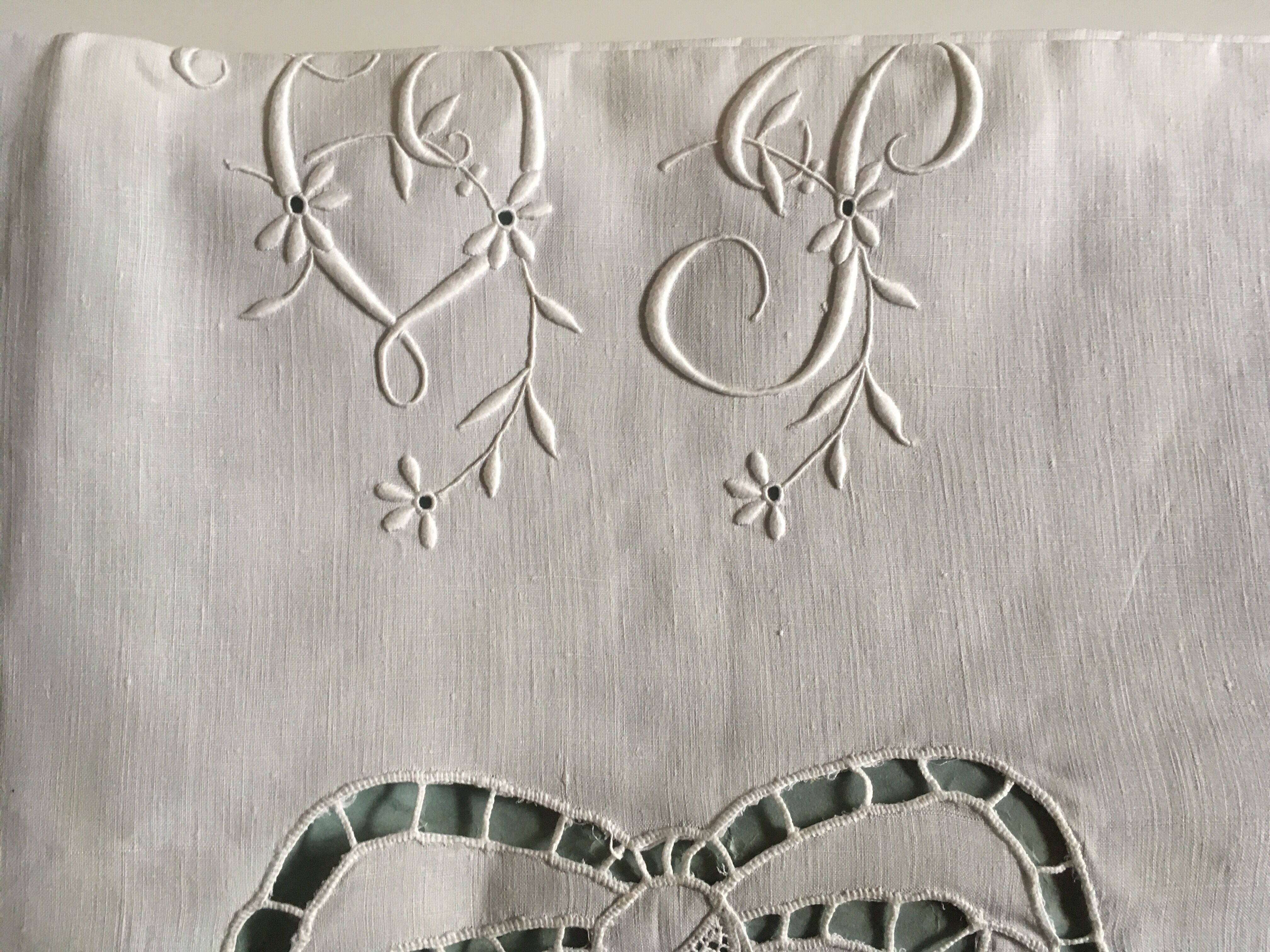 Sheet and pillowcases embroidered linen Richelieu old Castle