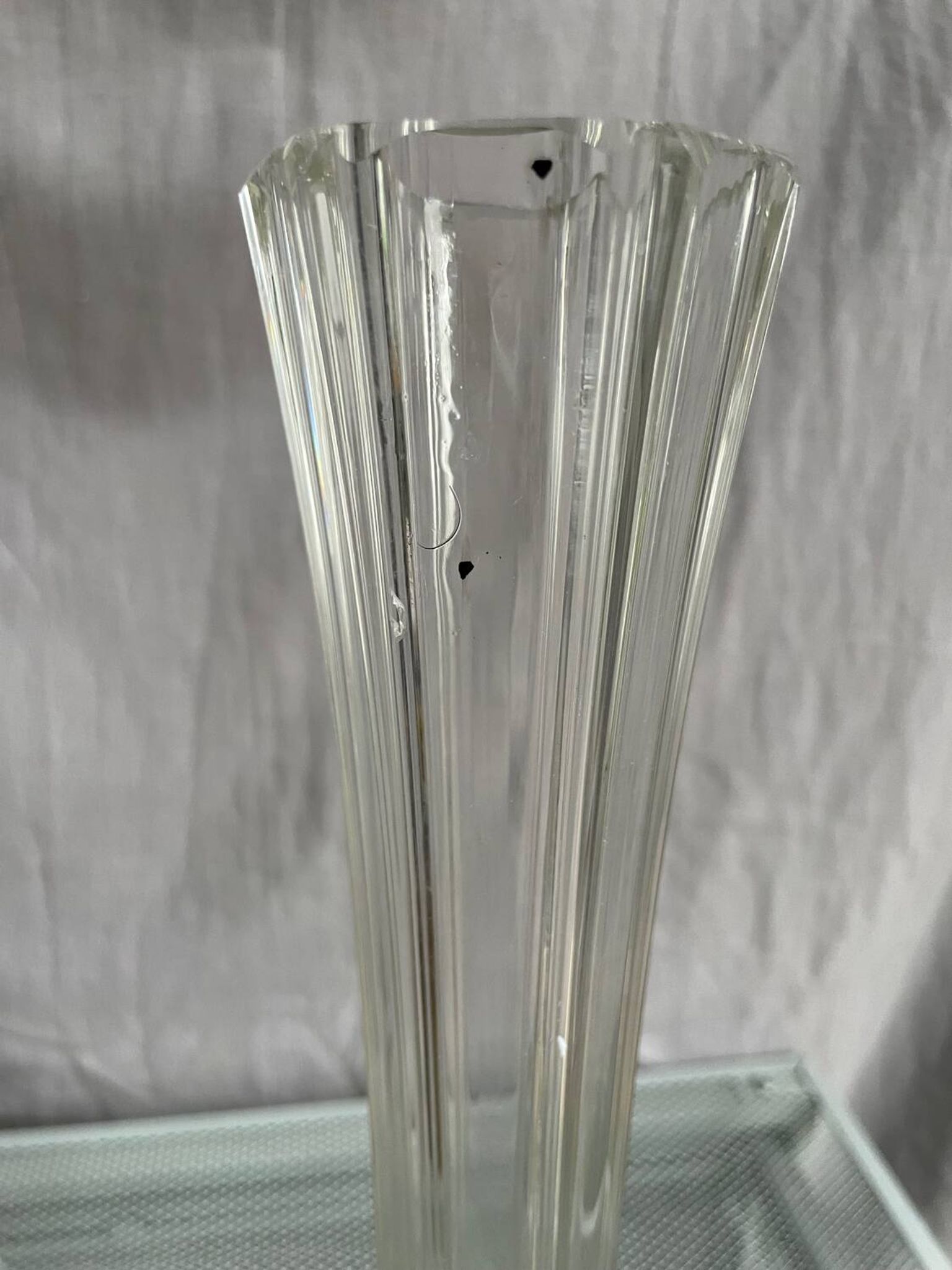 Vase, Soliflore à 6 pans dentelés  XXe siècle