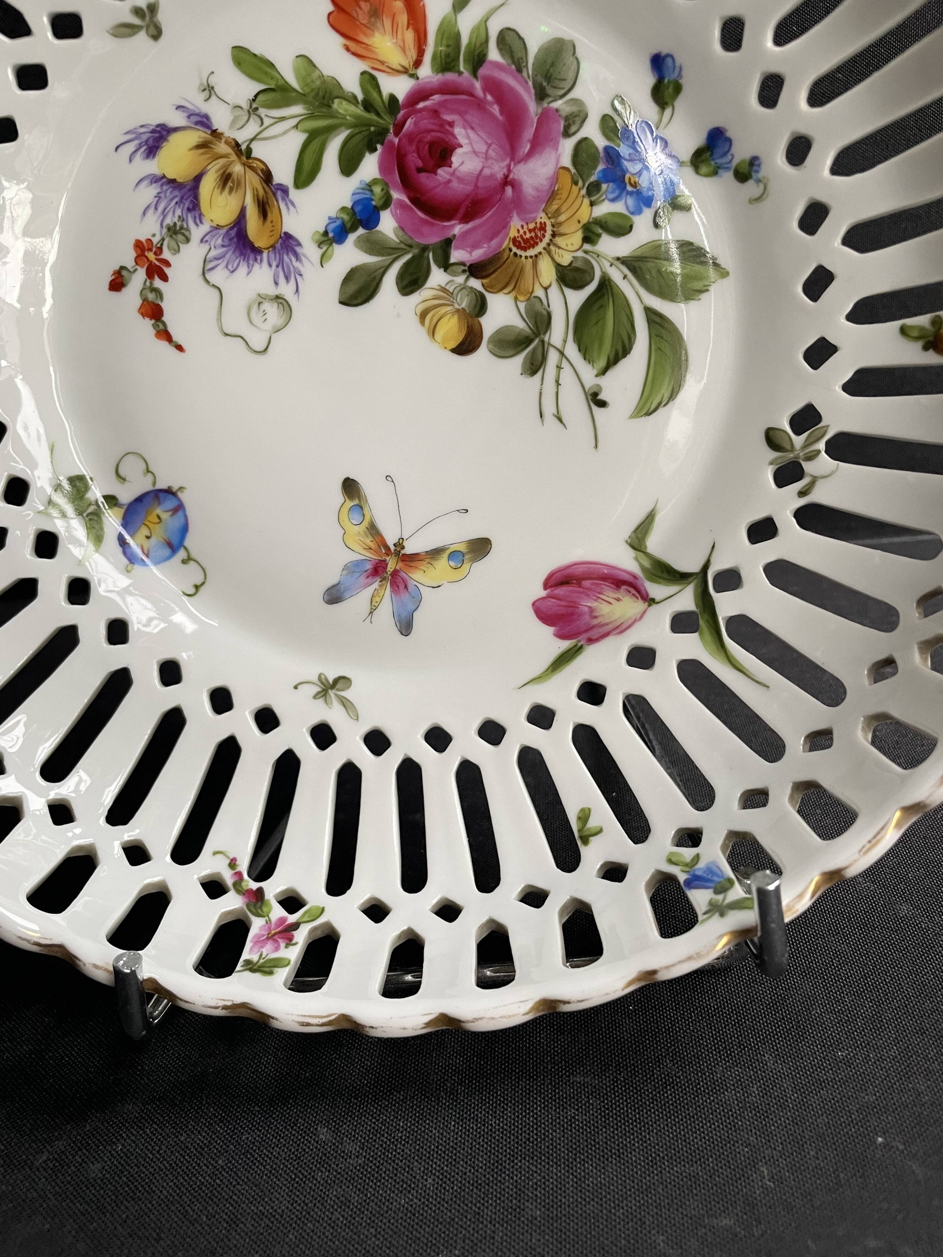 Openwork porcelain bowl with hand decoration – Von Schierholz manufactory in Plaue