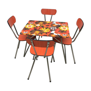 Table pliable et ses