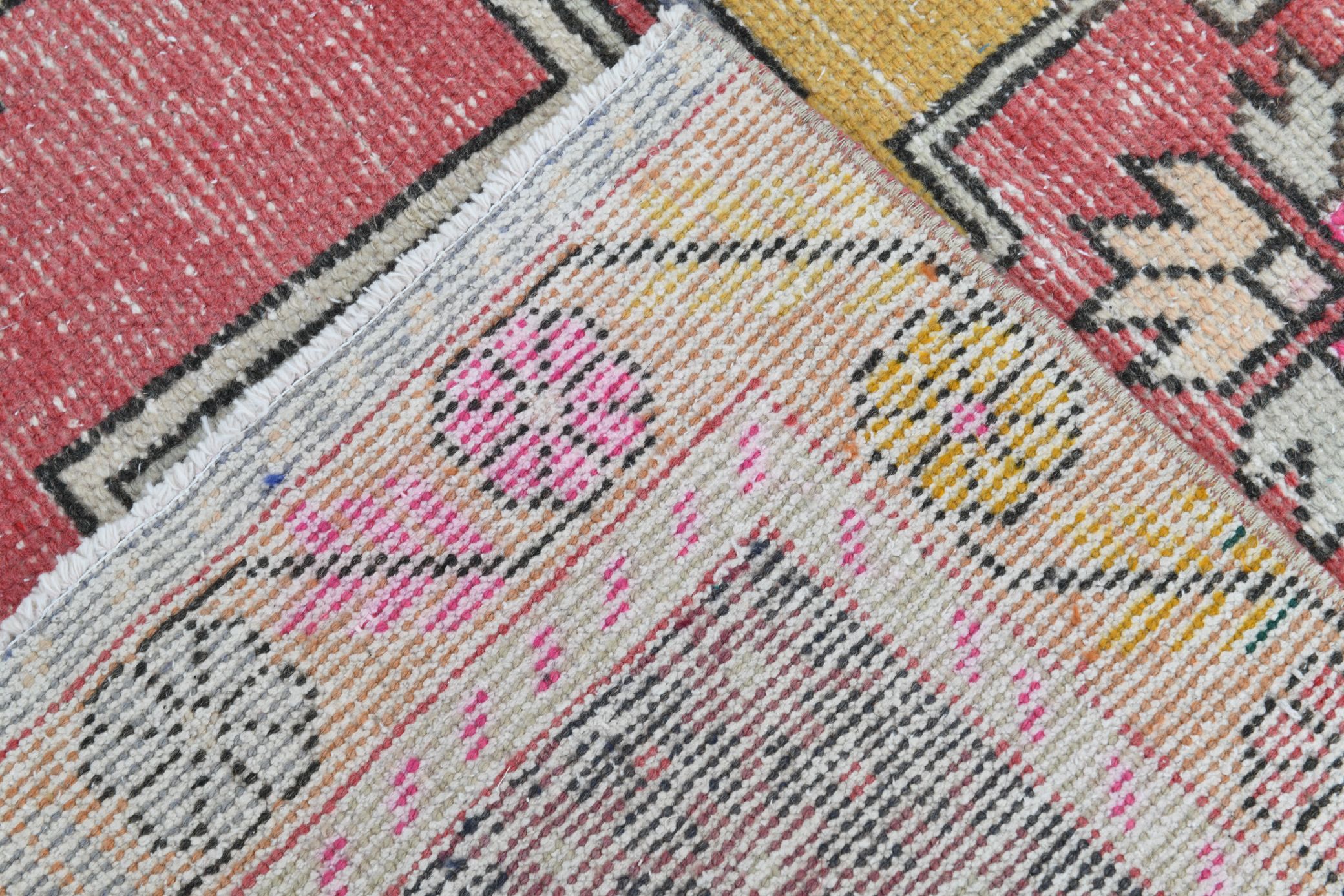 4x8 Pale Red Geometric Vintage Rug, 129x258Cm