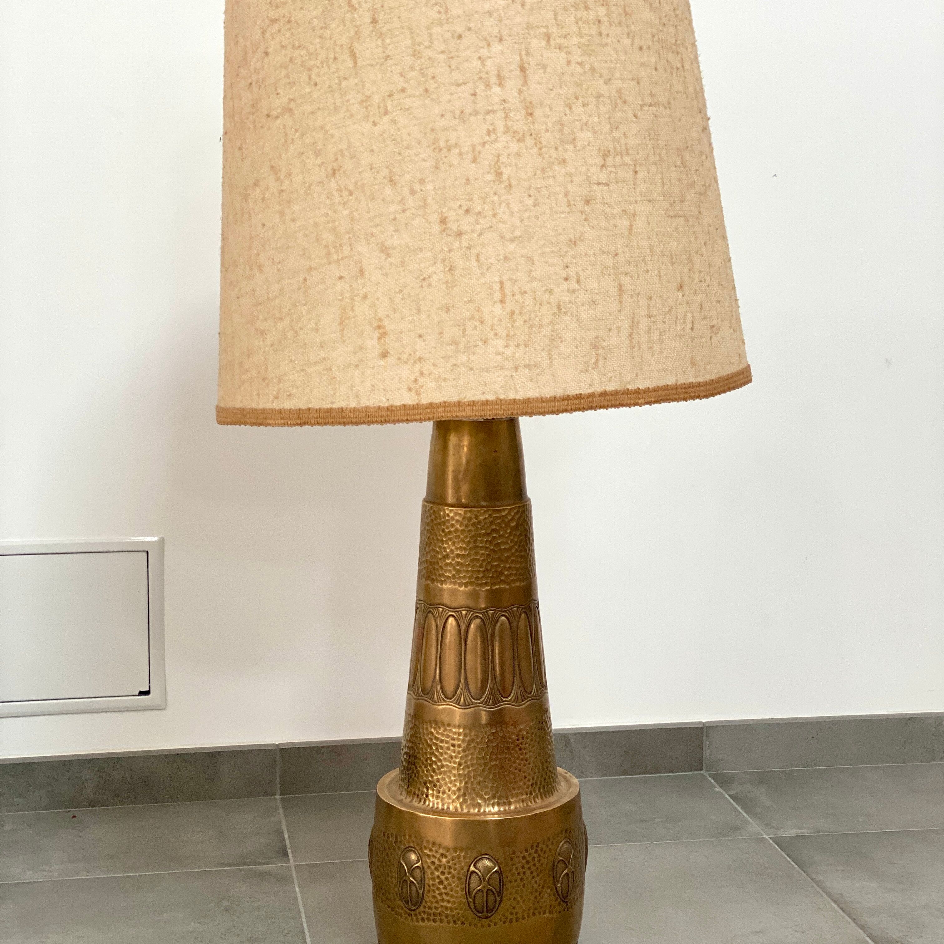 Art Deco lamp on vase - brass